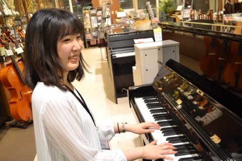 スタッフ写真 ピアノ・保育士ピアノ・ソルフェージュインストラクター 信山