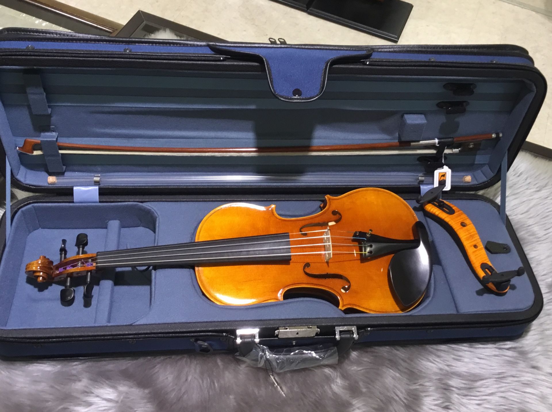 *ドイツ製バイオリンセット　アントンプレルのご紹介 **Anton Prell “NO3StradivariusSET” アントン・プレルは、ドイツの工場において最高の素材から最高品質の仕様に製作される完全手作りのバイオリンです。]]最終仕上げには経験豊富なマイスターの手を通過し、その絶妙な手作業で […]