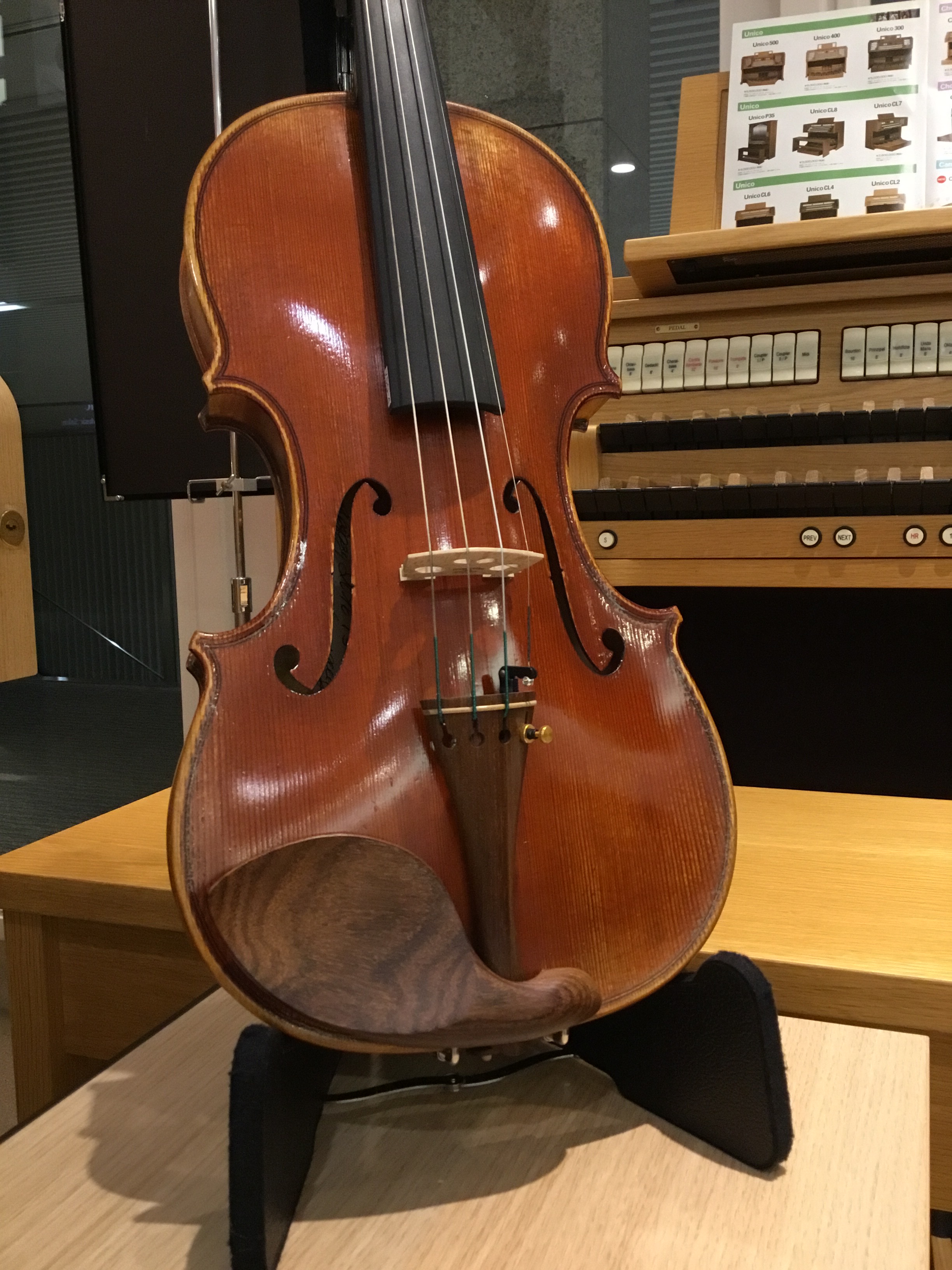 *Klaus Ludwig Clement（クラウス・クレメント）V5／Guarneri **商品紹介 クラウス・クレメントは1956年、ドイツ・ヴァイセンブルク生まれ。Karl Höfner（カール・ヘフナー）やRoderich Paesold（ローデリヒ・ペゾルト）の工房長を務めるなどドイツの伝 […]