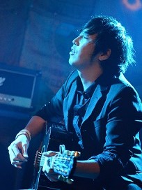 *大本　哲也（おおもと　てつや）　担当曜日:水・金曜日 *講師へインタビュー **好きな・得意な演奏ジャンルはなんですか？ 洋楽邦楽、年代問わず、Rockです！あとBluesやPopsもです！ **どんな方がレッスンに通われていますか？ 小さいお子さんから学生さん、社会人の方、ご年配の方、はじめての […]