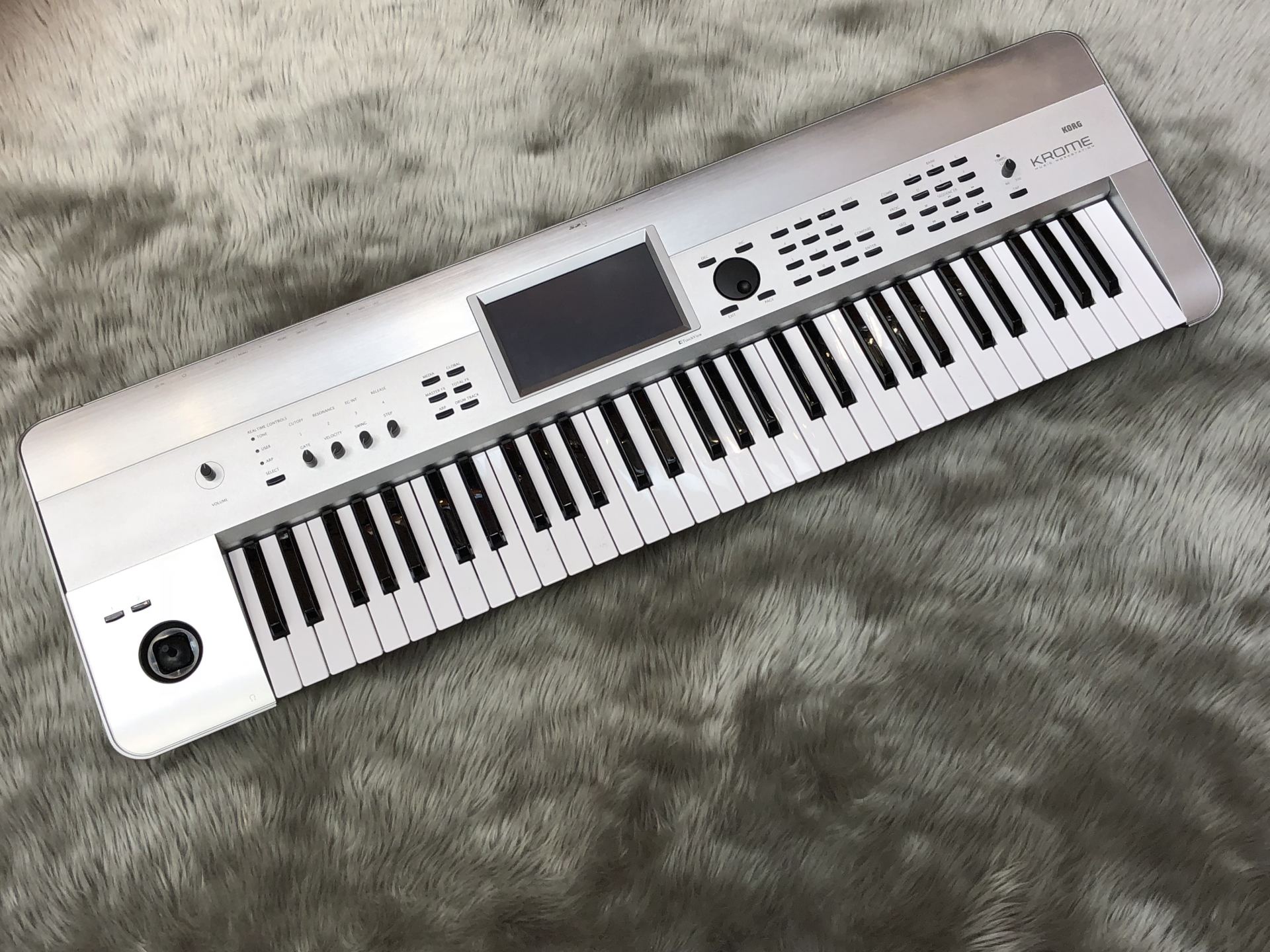 *一台限定　展示売り切りシンセサイザー！ **KORG KROME-61 PT タッチパネルディスプレイ搭載のミュージックワークステーション！ [https://www.korg.com/jp/products/synthesizers/krome/::title=KORG KROME-61公式ペー […]