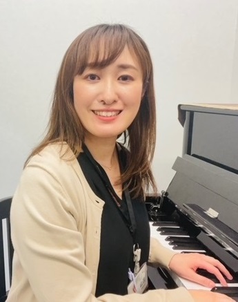 山遠　薫(やまとお　かおる)<br />
ピアノ・保育ピアノ・ソルフェージュ<br />
インストラクター