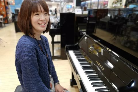 スタッフ写真 ピアノ・保育士ピアノ・ソルフェージュインストラクター兼楽譜担当 松本