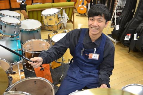 スタッフ写真 ドラム 担当 西村