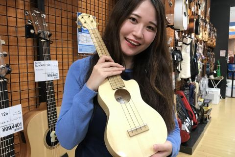 スタッフ写真 ウクレレ キーボード担当 佐藤