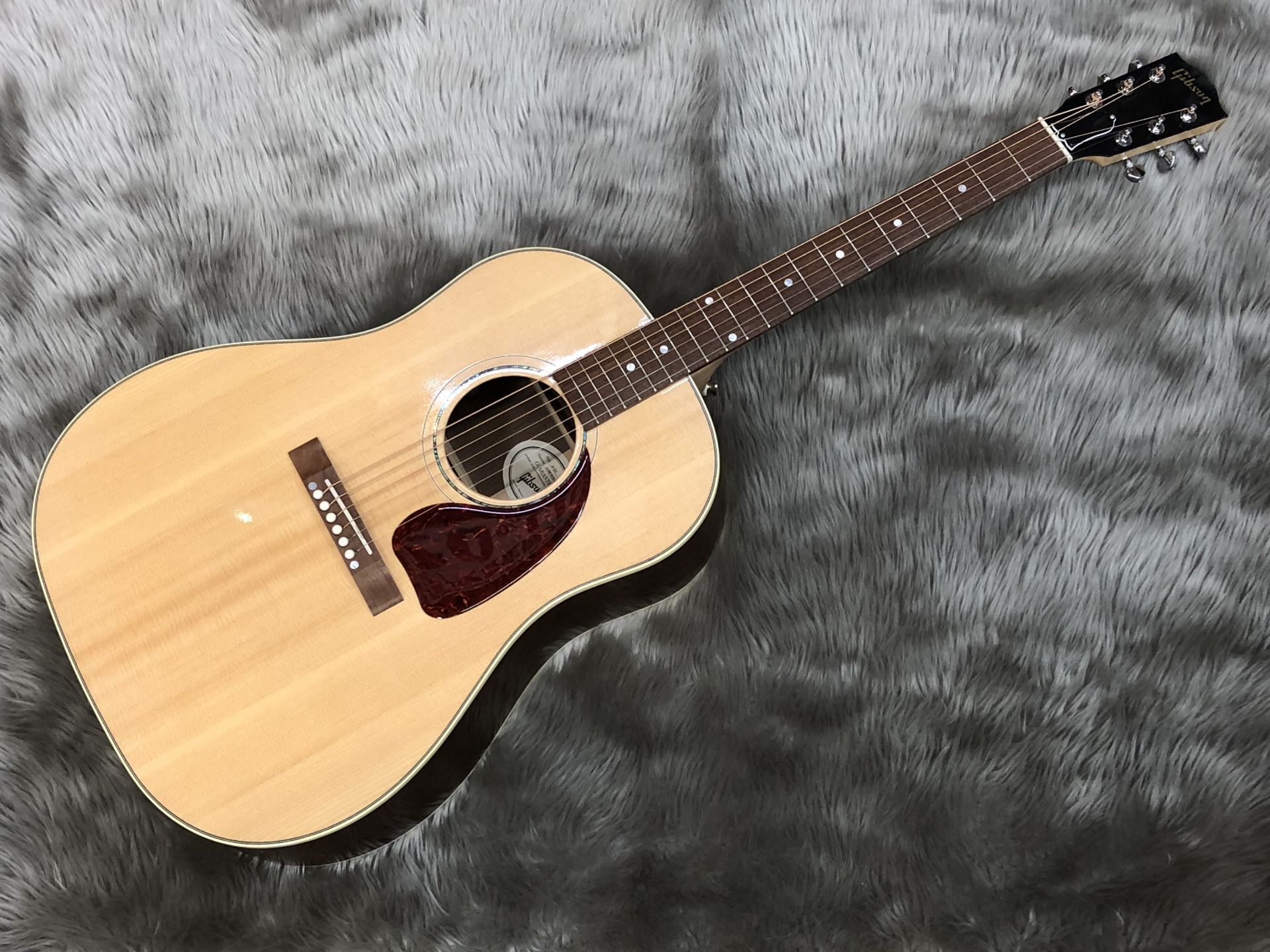 *Gibsonアコギの定番モデルJ-15が入荷しました！！ **Gibson J-15 |*メーカー|*品番|*通常販売価格(税込)|*備考| |Gibson|J-15|[!￥179,172!]（税込）|ケース付属| ギブソンラウンドショルダーの定番モデルです！]]トップ板はスプルース・サイドバック […]