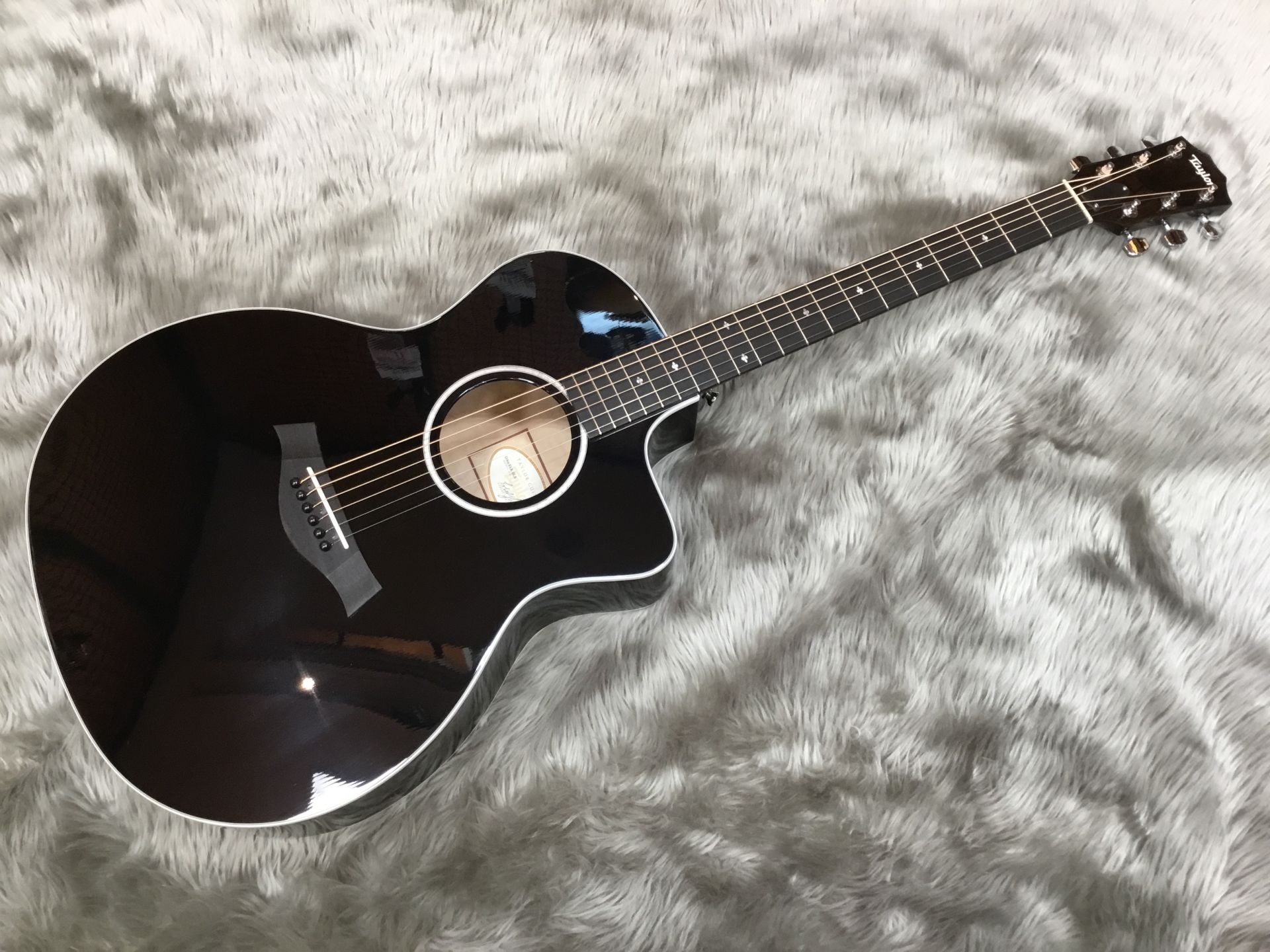 【新着入荷情報】Taylorの人気モデル214ceが二本入荷しました！
