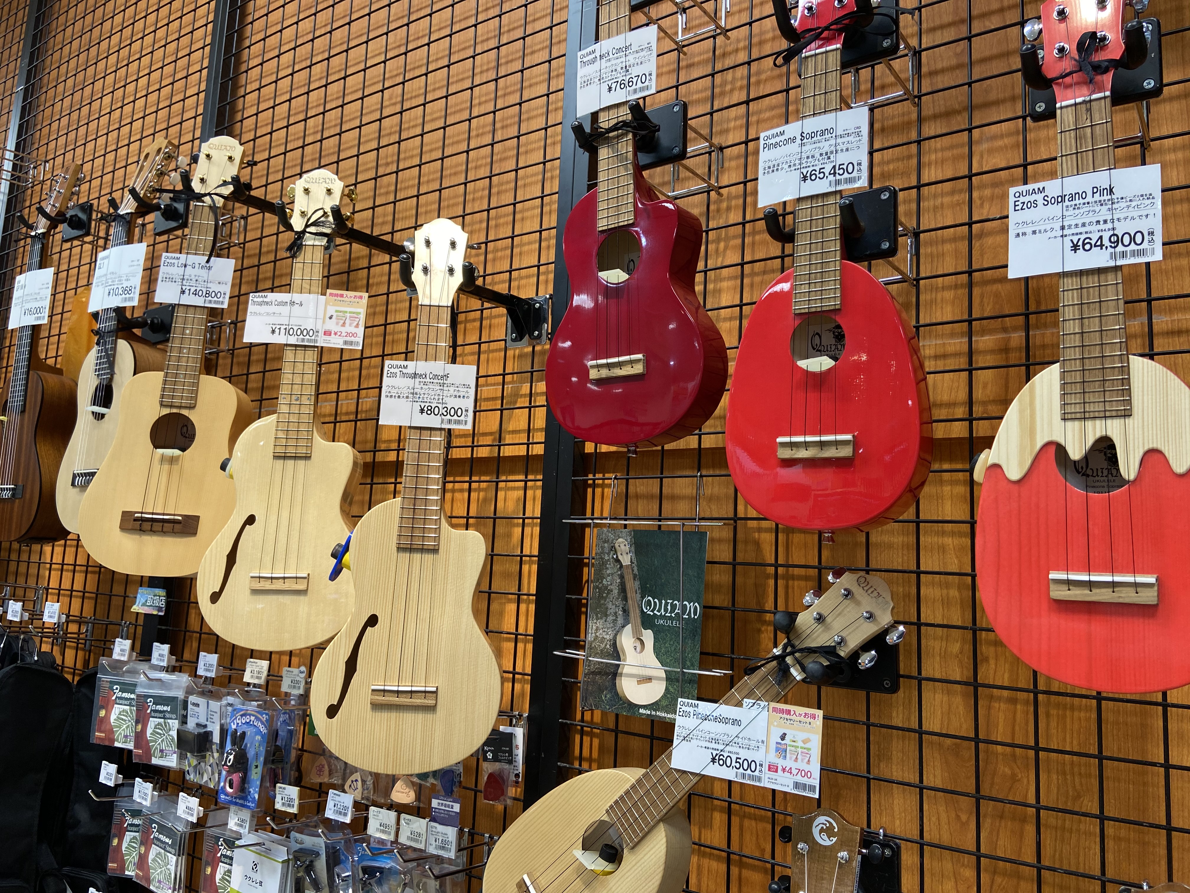 北海道産ウクレレ！QUIAM(クワイアン)多数展示中！