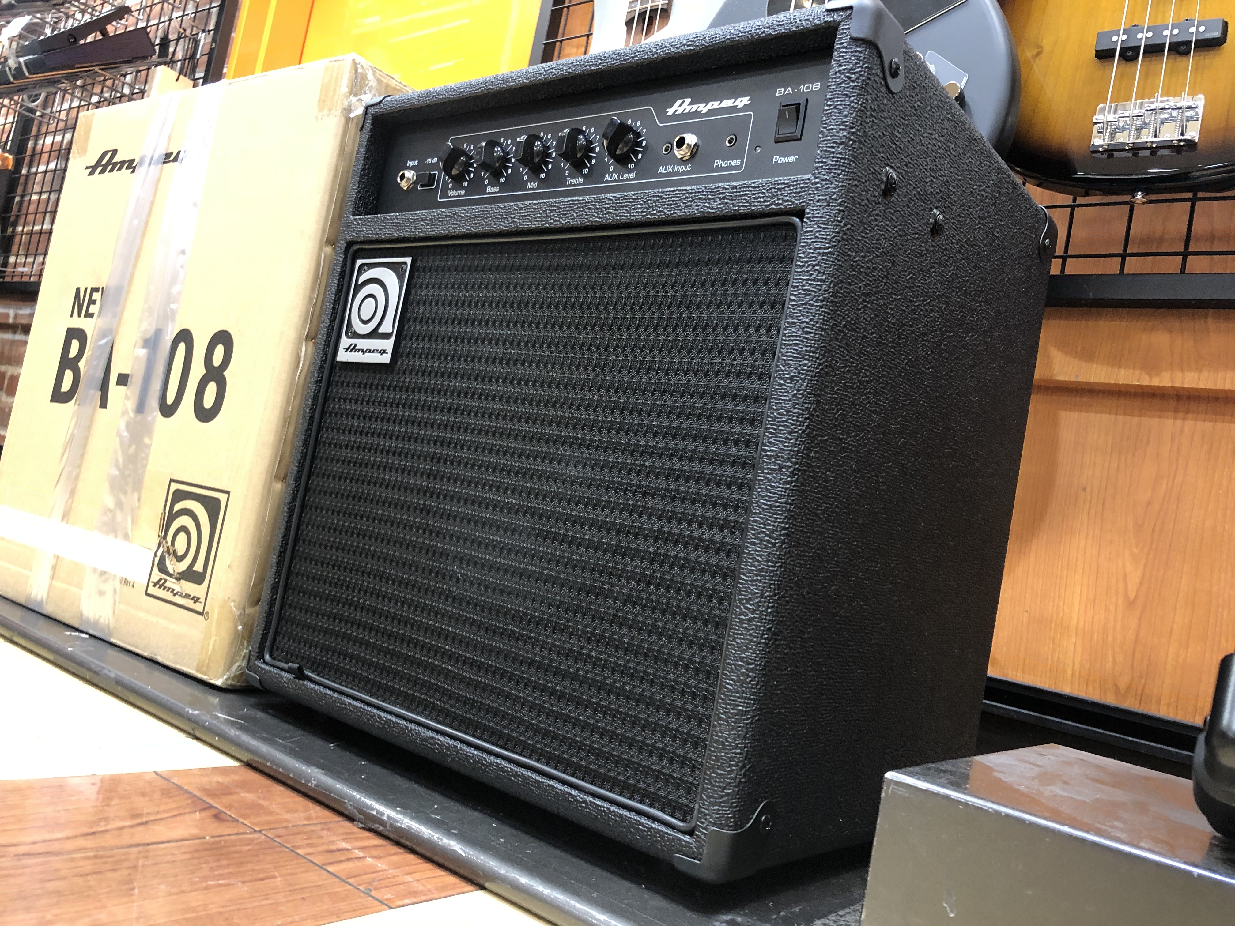 Ampeg ベースアンプ Ba 108 V2 アンペグ の落札情報詳細 ヤフオク落札価格情報 オークフリー スマートフォン版