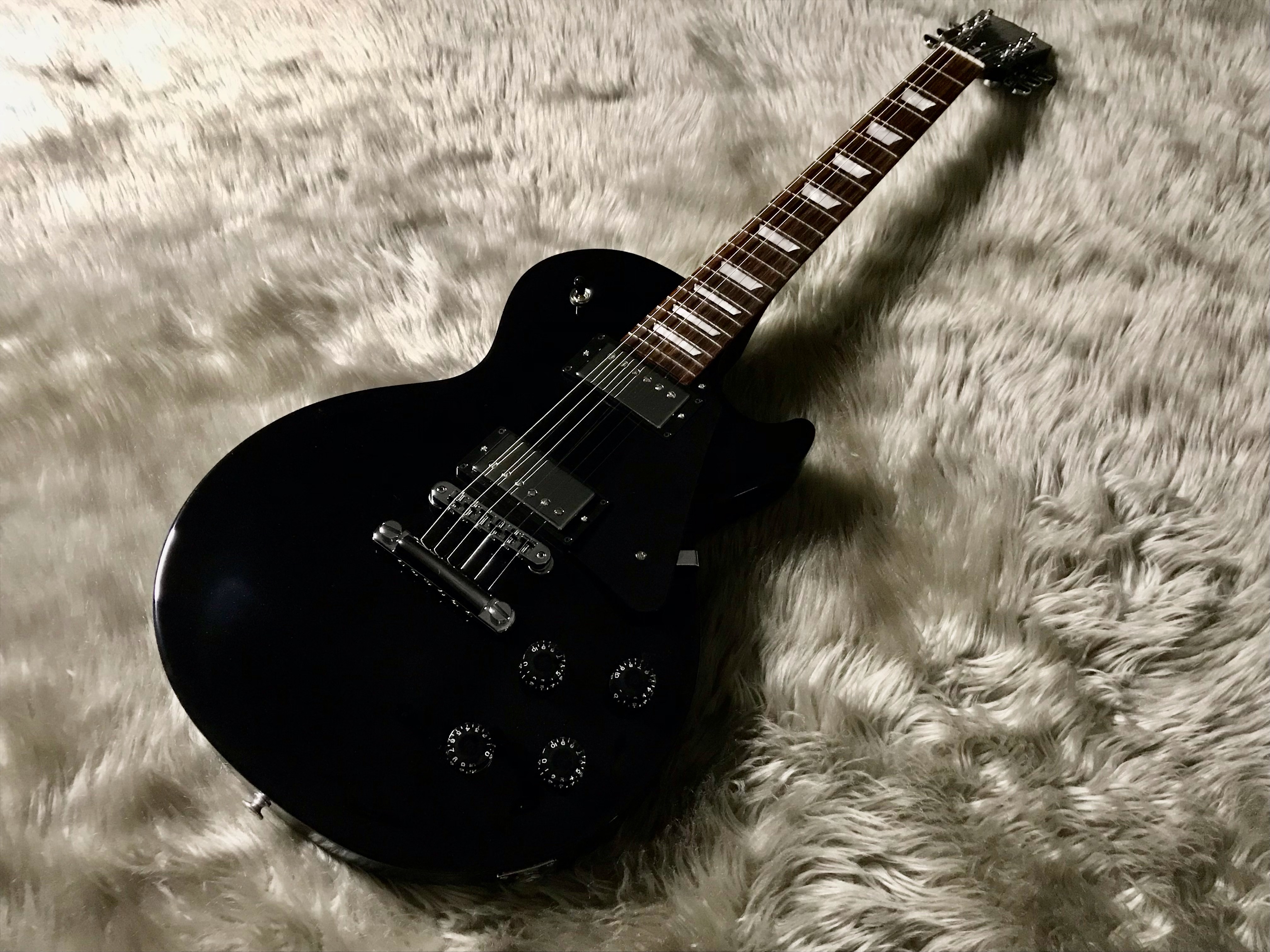 エレキギターLes Paul Studio Ebony