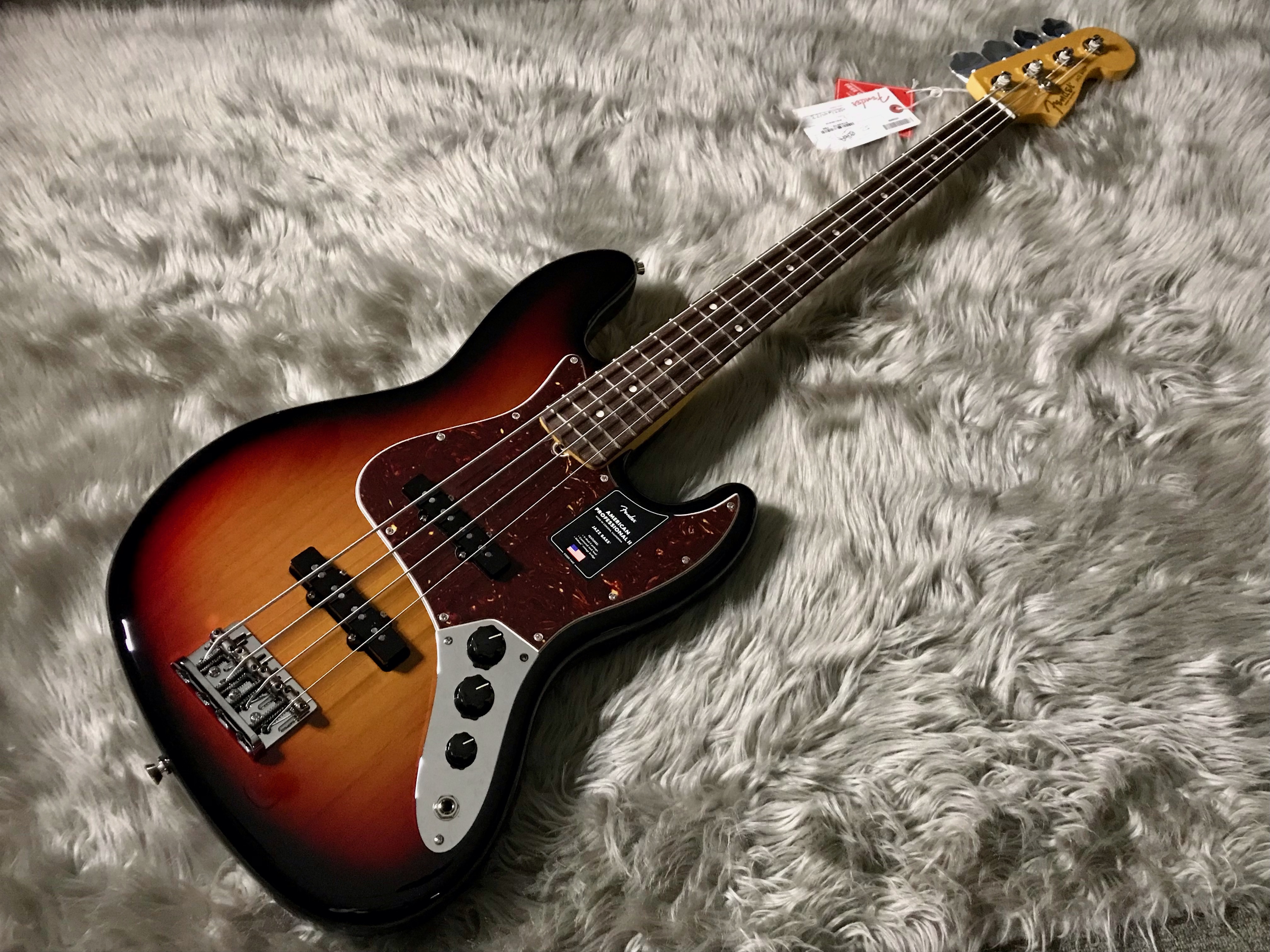 エレキベースAMERICAN PROFESSIONAL II JAZZ BASS