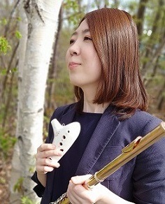 CONTENTSフルートを始めたきっかけは？オカリナを始めたきっかけは？影響を受けた奏者は？初心者ですが、音が鳴らせるようになりますか？忙しいのですが、続けられるか不安です。楽器を持っていませんが、始められますか？フルートを始めたきっかけは？ 中学生になる頃、大好きだった歌手グループのSPEEDが出 […]