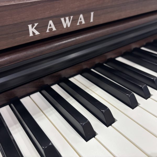 CN201後継機種。音域別専用ウェイテッドハンマーにより、低音は重く、高音は軽いタッチの違いを再現！