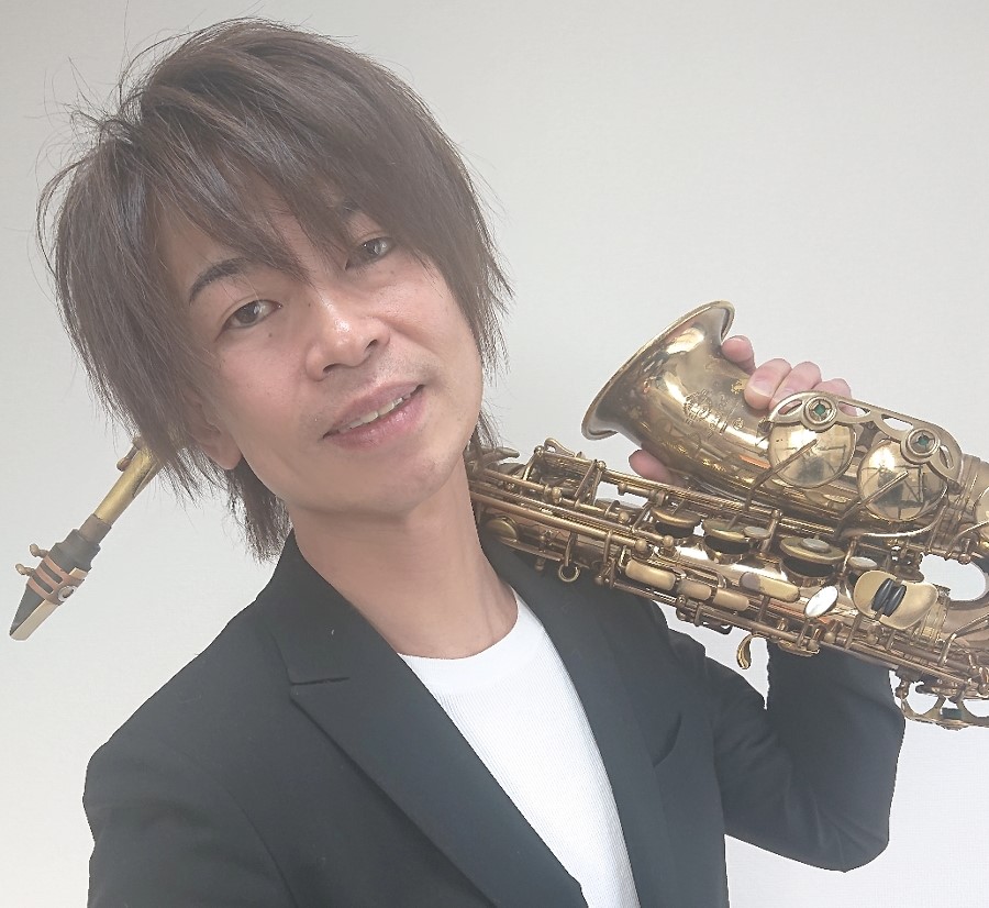 CONTENTS講師へインタビュー講師からのコメントコース概要体験レッスンお申込み・お問い合わせ講師へインタビュー 指導コースを教えてください サックスコースです。クラシックからポピュラーミュージック、ジャズ、ソウル、ファンク、アドリブまで様々なジャンルの指導をしています。 得意とする演奏ジャンルや [&hellip;]