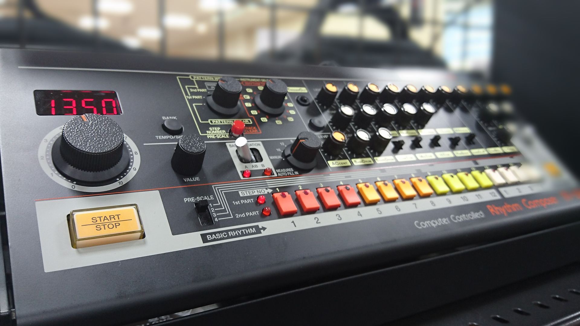 ROLAND TR-08