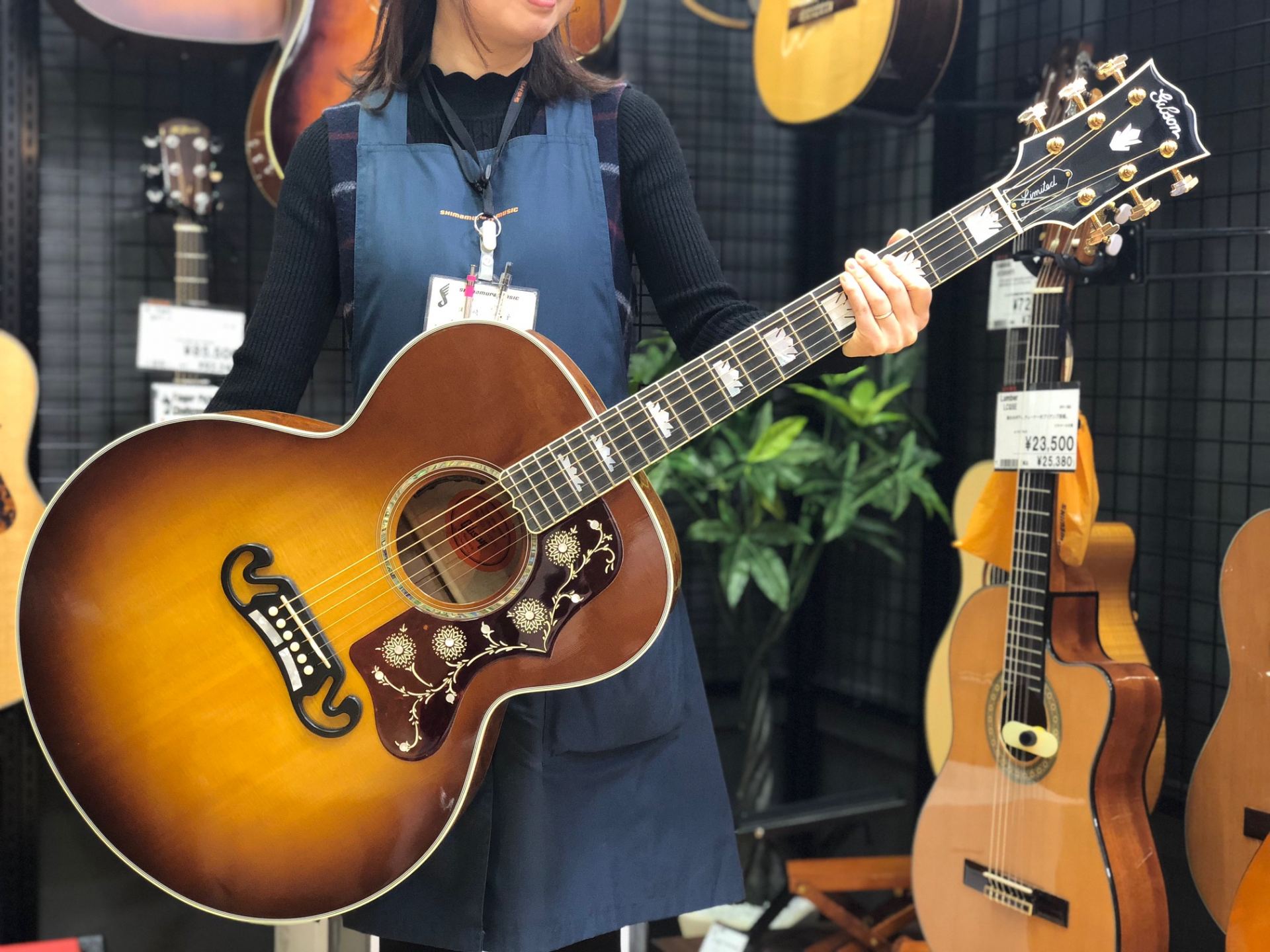 *GIBSON SJ-200 Birdseye]] 入荷しました！ **担当者より ギブソン SJ-200 バーズアイが入荷しました！]]AAAグレードのバーズアイメイプルをサイド＆バックに、ネックには美しいフレイムメイプルを使用しています。]]とにかくゴージャスな1本。 |*ブランド|*品番|*定 […]