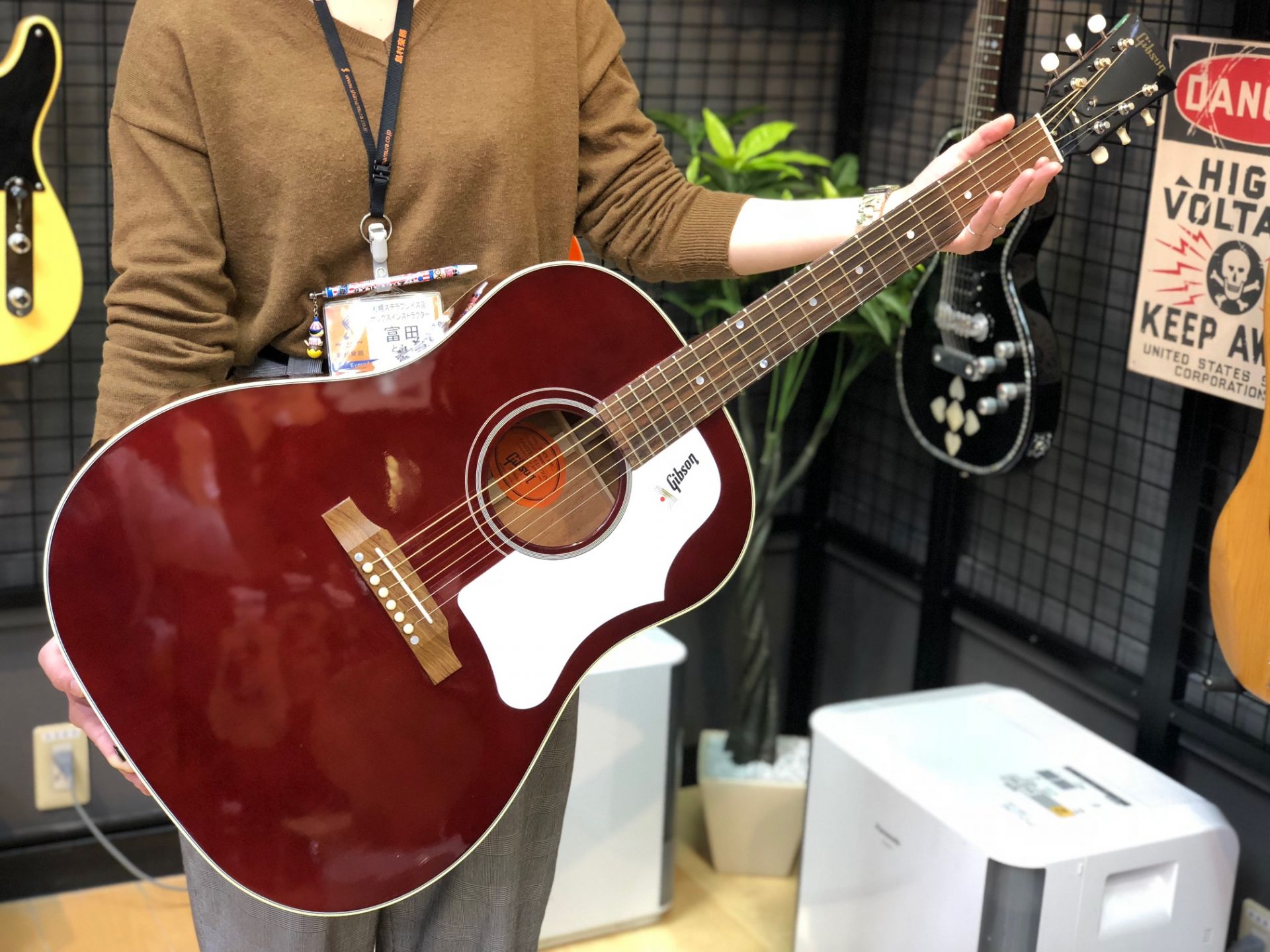 【新着入荷情報】 Gibson J-45 WINE RED 入荷しました！