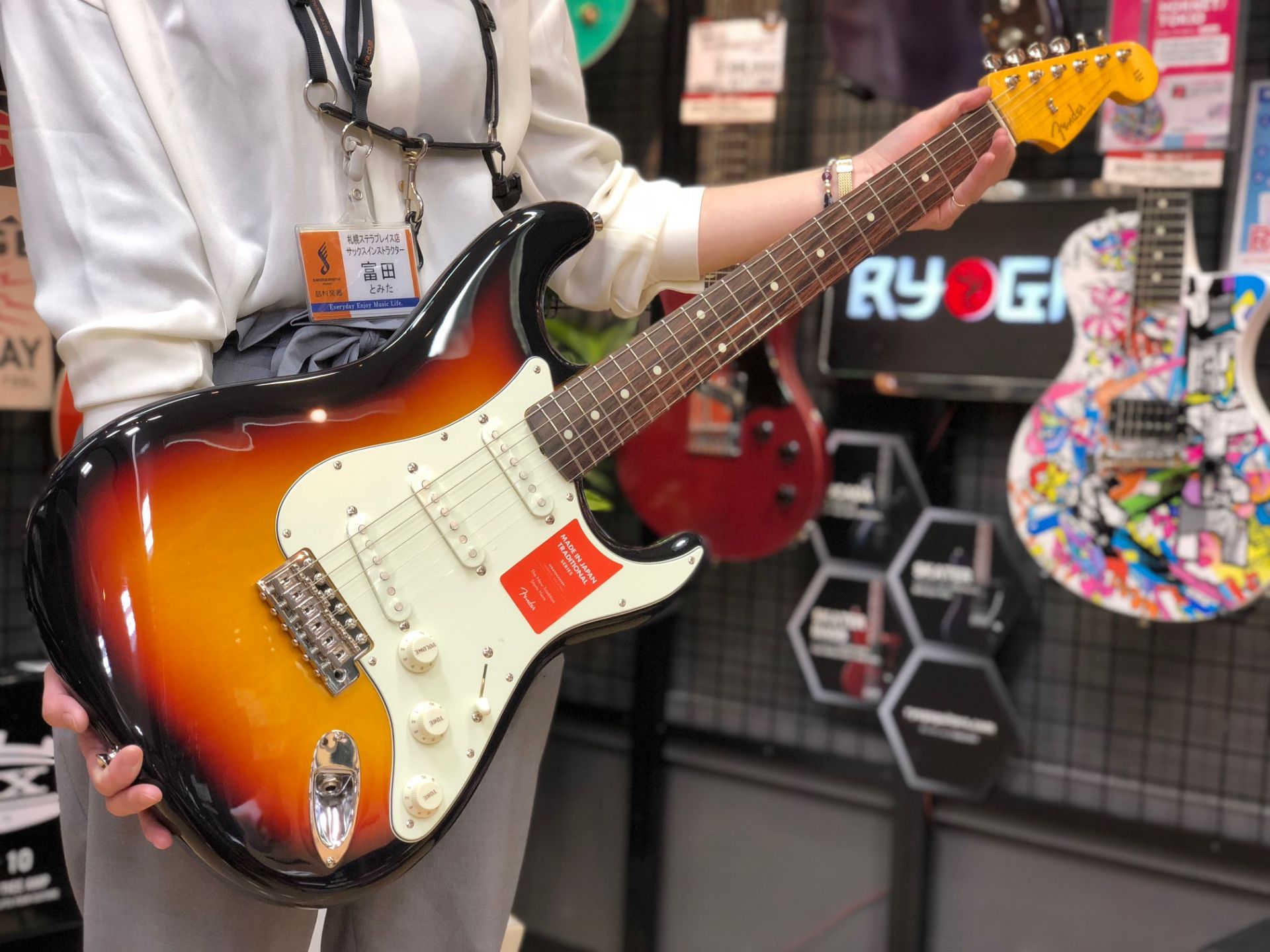 **担当者より フェンダー Made in Japan トラディショナルシリーズ、60sストラトキャスターが入荷しました！パーツにはエイジドパーツを使用、カラーは定番の3トーンサンバーストです。 |*ブランド|*品番|*カラー|*定価]]（税込）|*販売価格]]（税込）| |Fender|MADE  […]