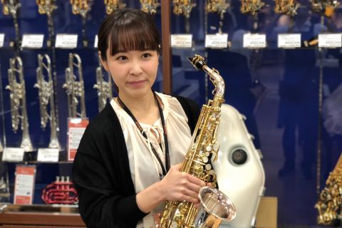 スタッフ写真 サックスインストラクター 富田