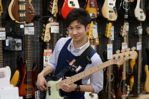 スタッフ写真 エレキギター / ベース担当 津嶋