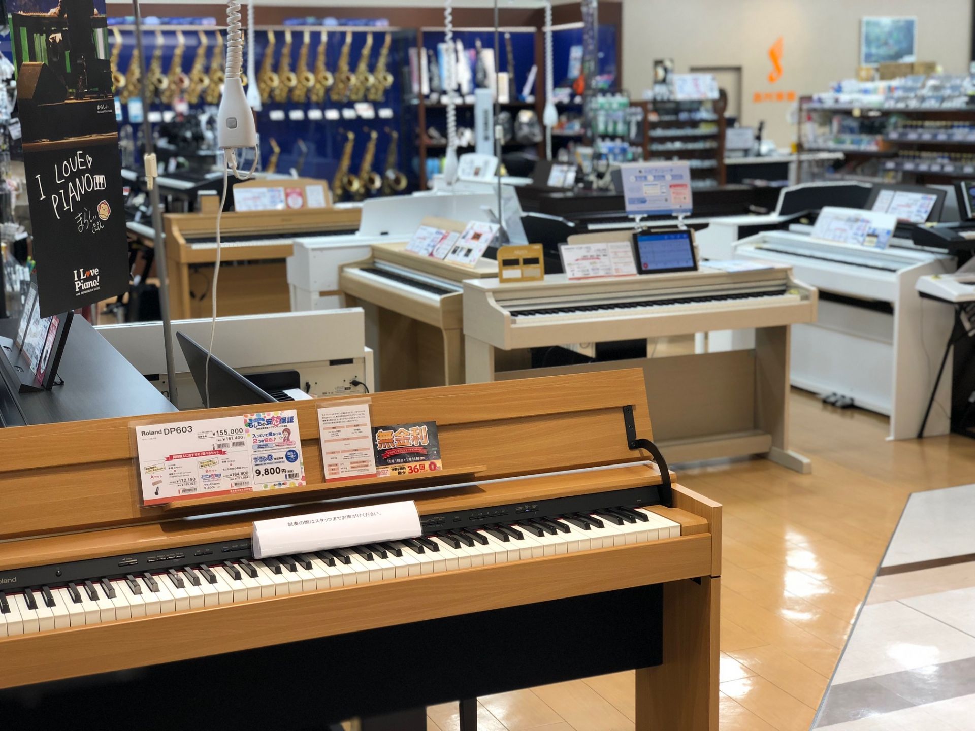 島村楽器 札幌ステラプレイス店では数量限定で特別価格のセール商材をご用意いたしております。 無くなり次第終了となりますので、興味のある方はお早めにどうぞ♪ **ROLAND LX-17 PES ***すべてにこだわり抜いたホームピアノのフラッグシップ・モデル LX-17は、音、タッチ、ペダル、そして […]
