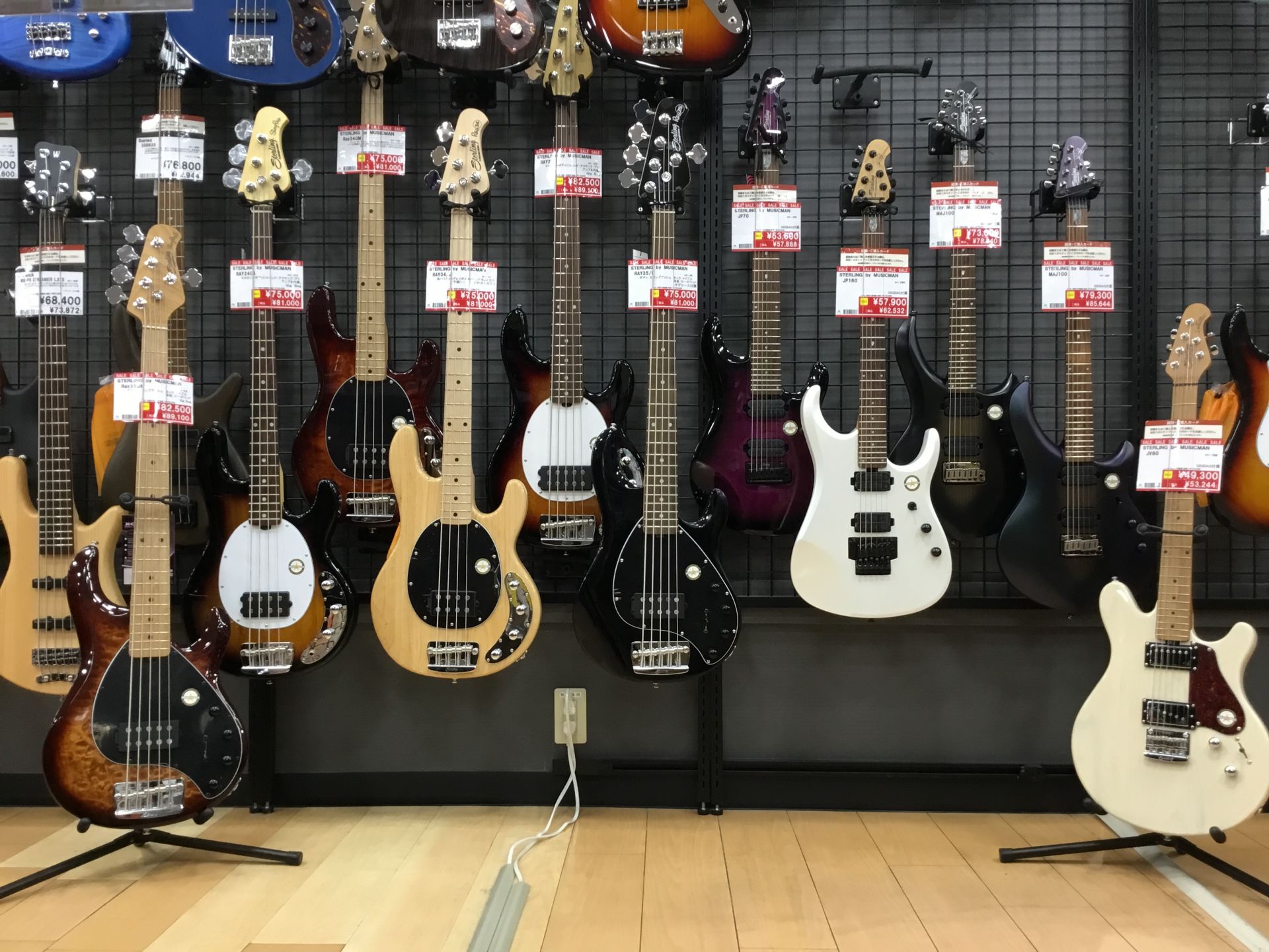 Sterling by MUSIC MAN スターリン・ギター、ベース最後の特価品が大量入荷！