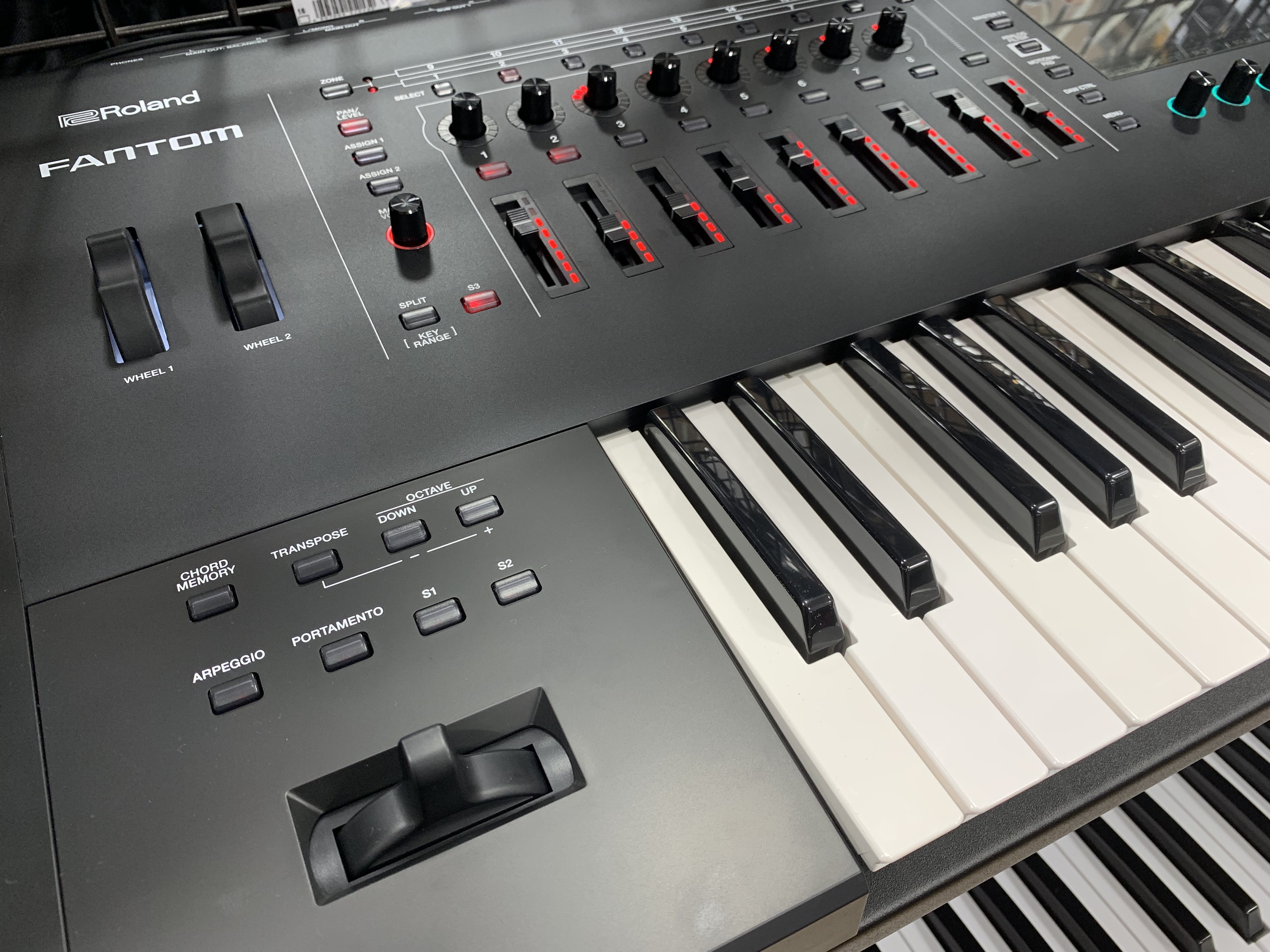 *Roland ワークステーションフラグシップモデル「FAntomシリーズ」発売！！ 【Roland】の新製品【FAntom-6】が当店にも入荷しました！ 店頭では実際にお試しいただけます。 ぜひお気軽にご来店ください！ |*ブランド|*型名|*定価(税抜)|*販売価格(税抜)| |Roland|F […]