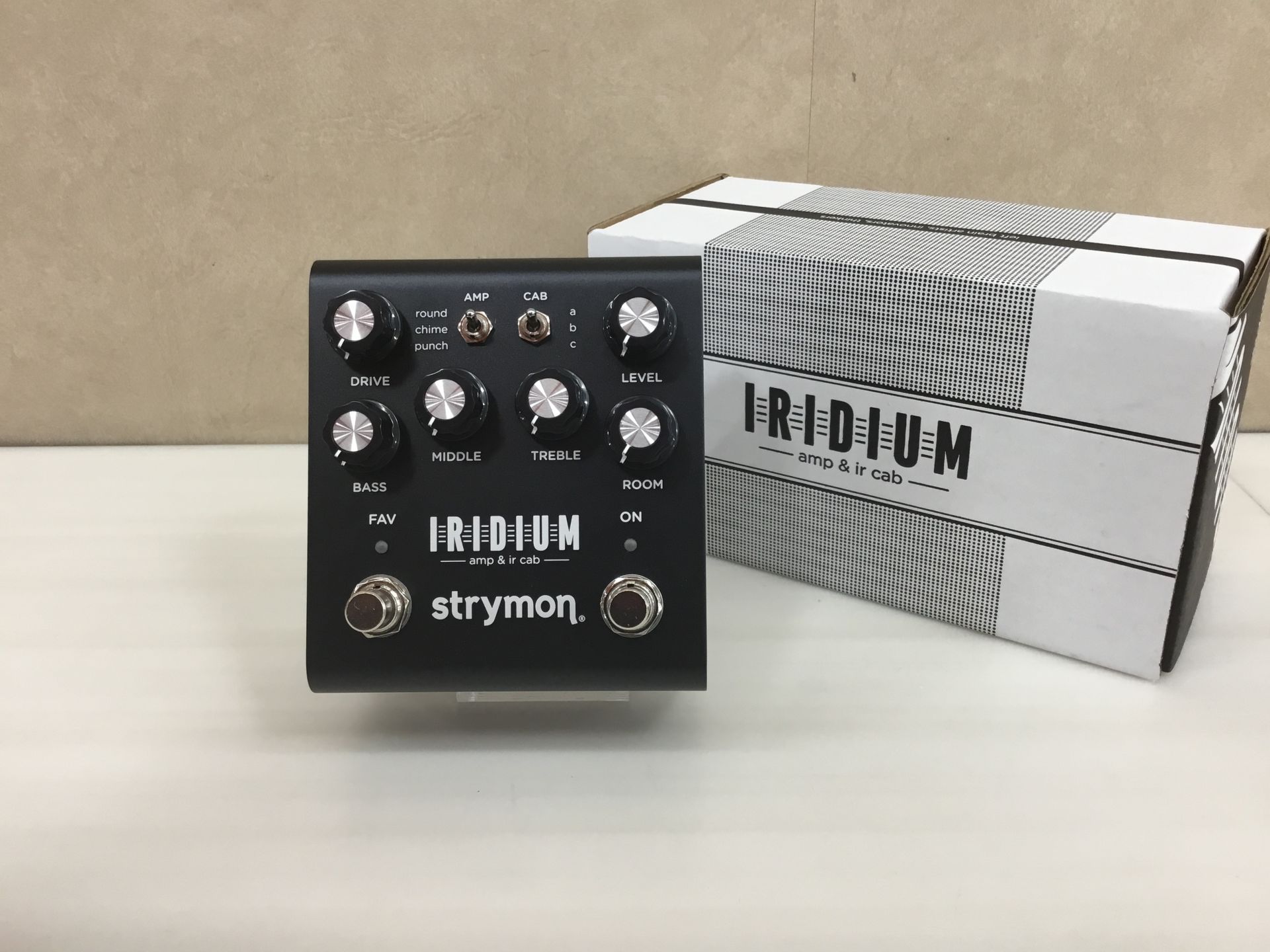 *strymon IRIDIUMが入荷しました！ IRIDIUMはStrymonが放つ超高性能アンプシミュレーター/IRローダーになります。 アンプモデリングはFander Delux ReverbをベースにしたROUND AMP/VOX AC30TBのBrilliant channelをベースにし […]