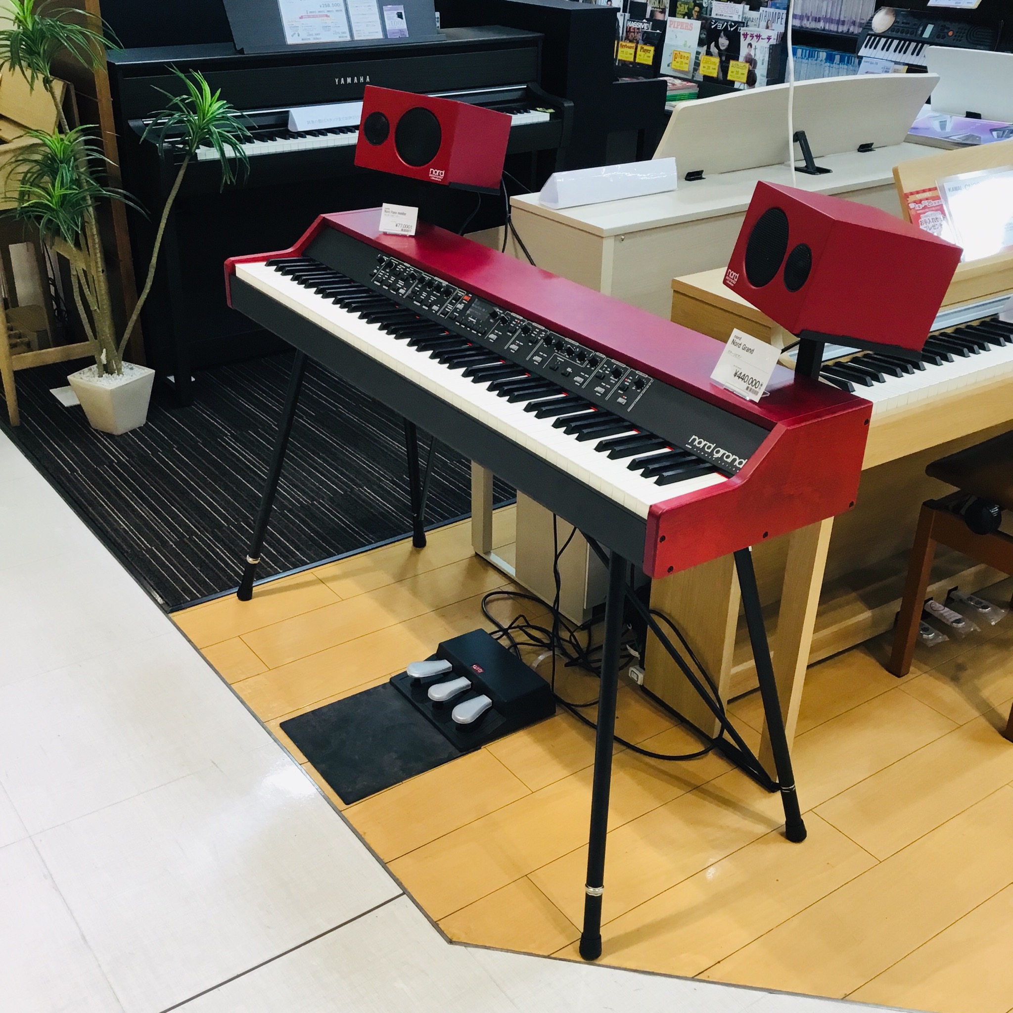 *プロの使用で話題のNord Grandが入荷しました。 専用スピーカーのNord piano monitorも展示しています。 是非試しにいらして下さい。 |*ブランド|*型名|*定価(税抜)|*販売価格(税抜)| |nord|Nord Grand|￥OPEN|[!￥440,000!]| 担当 千 […]