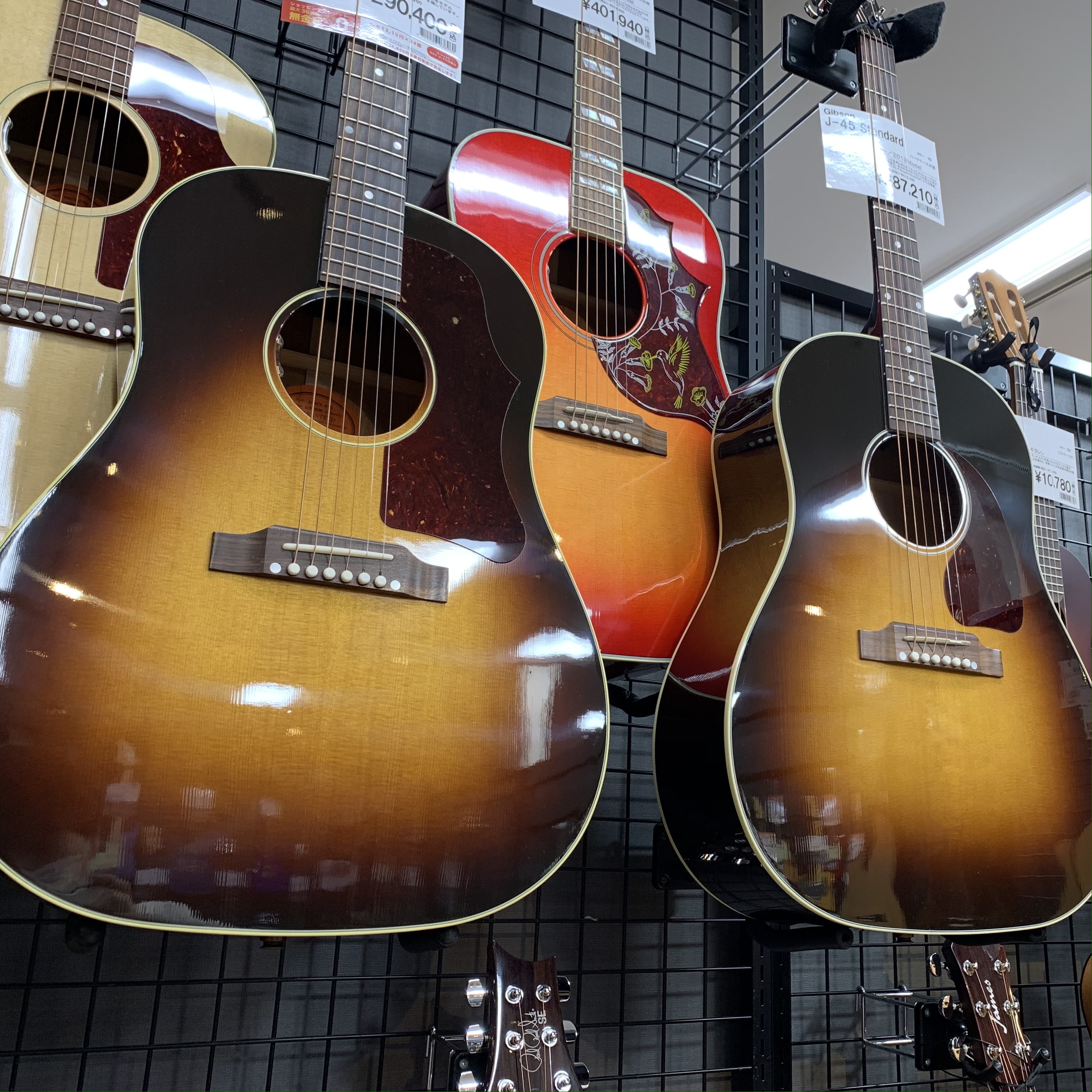 Gibson J-45 Standardと50s J-45 Originalが揃っています！