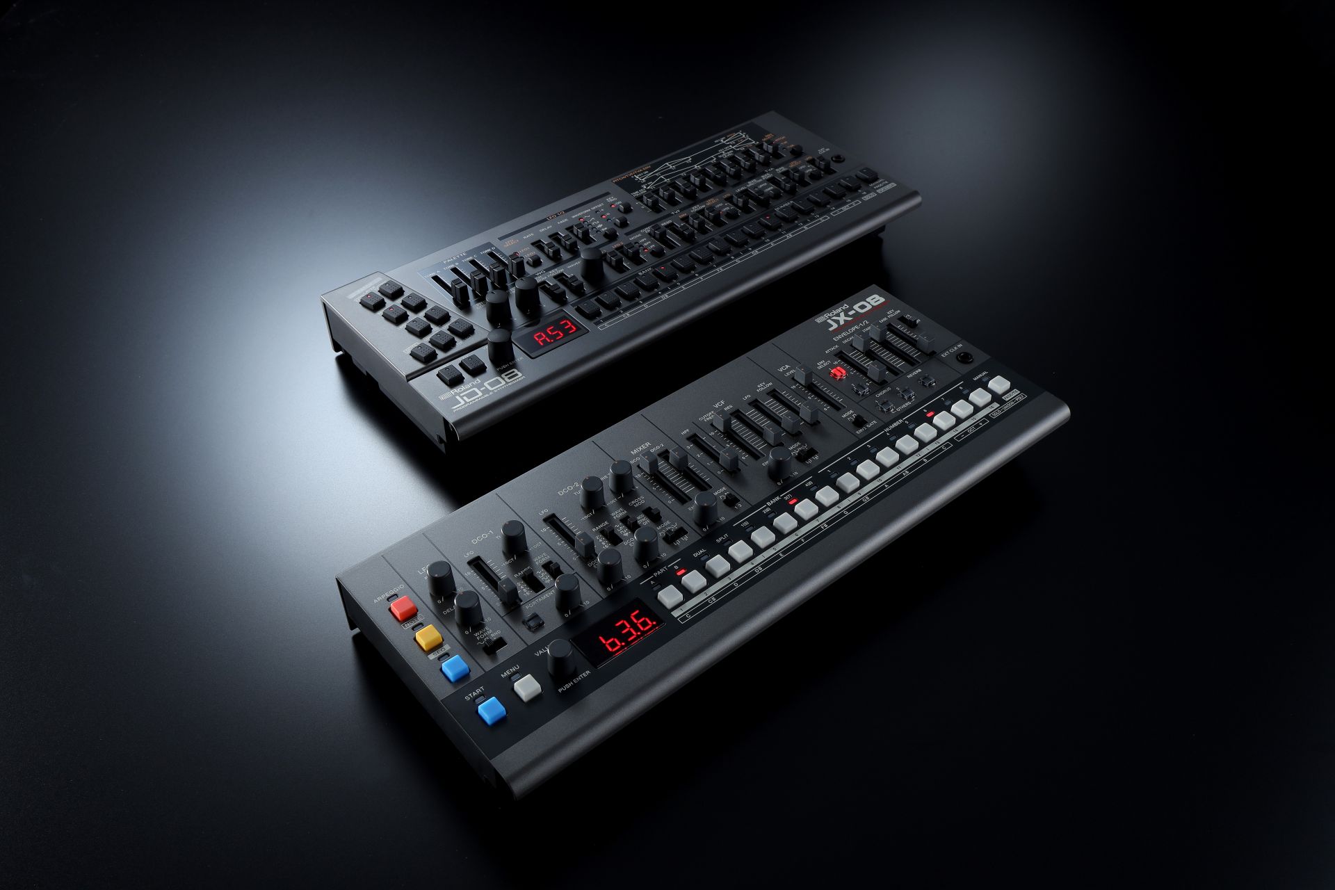 *Roland Boutiqueから新製品発売です 皆さん、こんにちは！デジタル担当干場です。]]Roland ( ローランド )が、往年の名機をコンパクトな筐体で蘇らせた Boutiqueシリーズ の最新モデル「JD-08」「JX-08」を発売します。両機ともUSBオーディオ／MIDIインターフェ […]