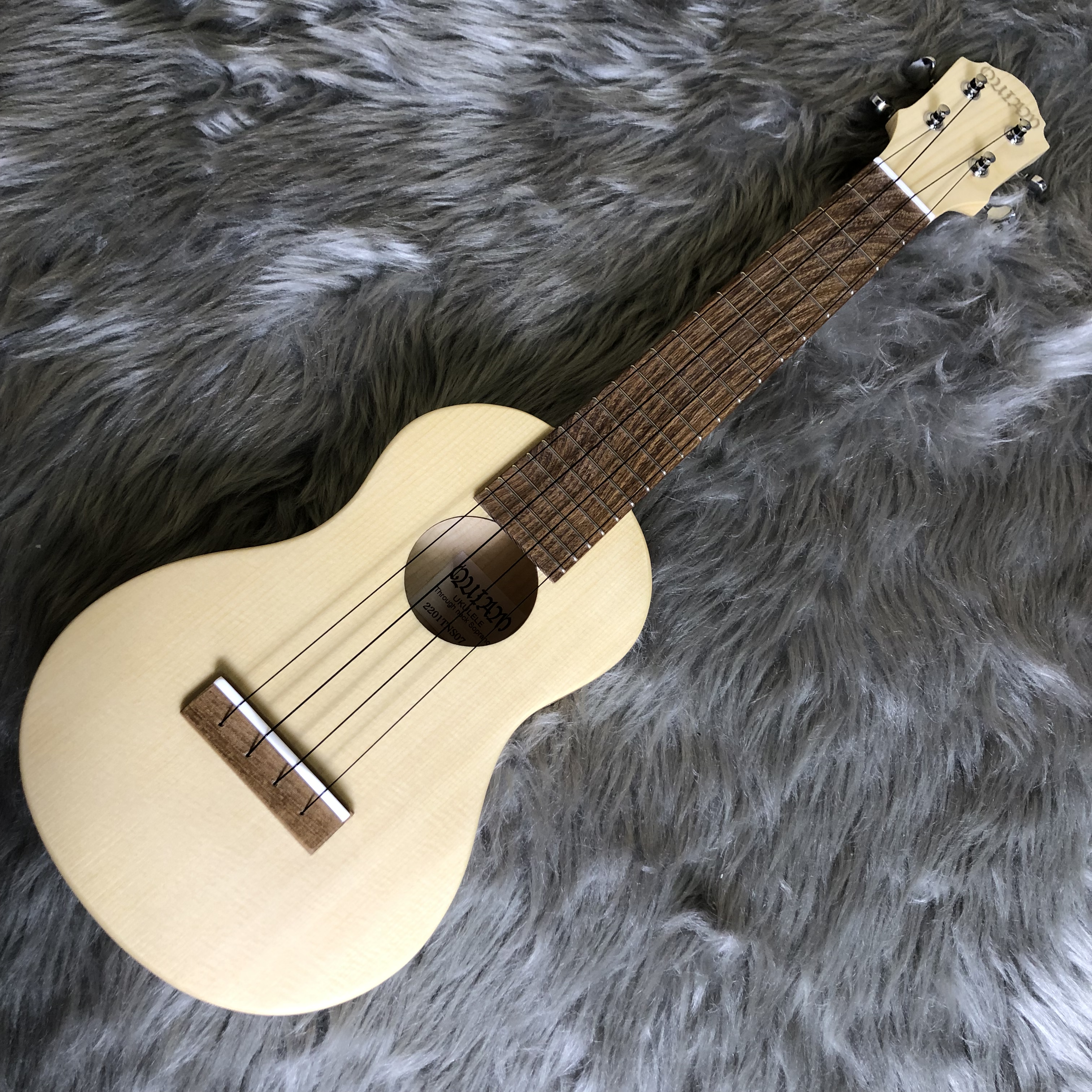 QUIAM	　ソプラノウクレレThroughneck Soprano