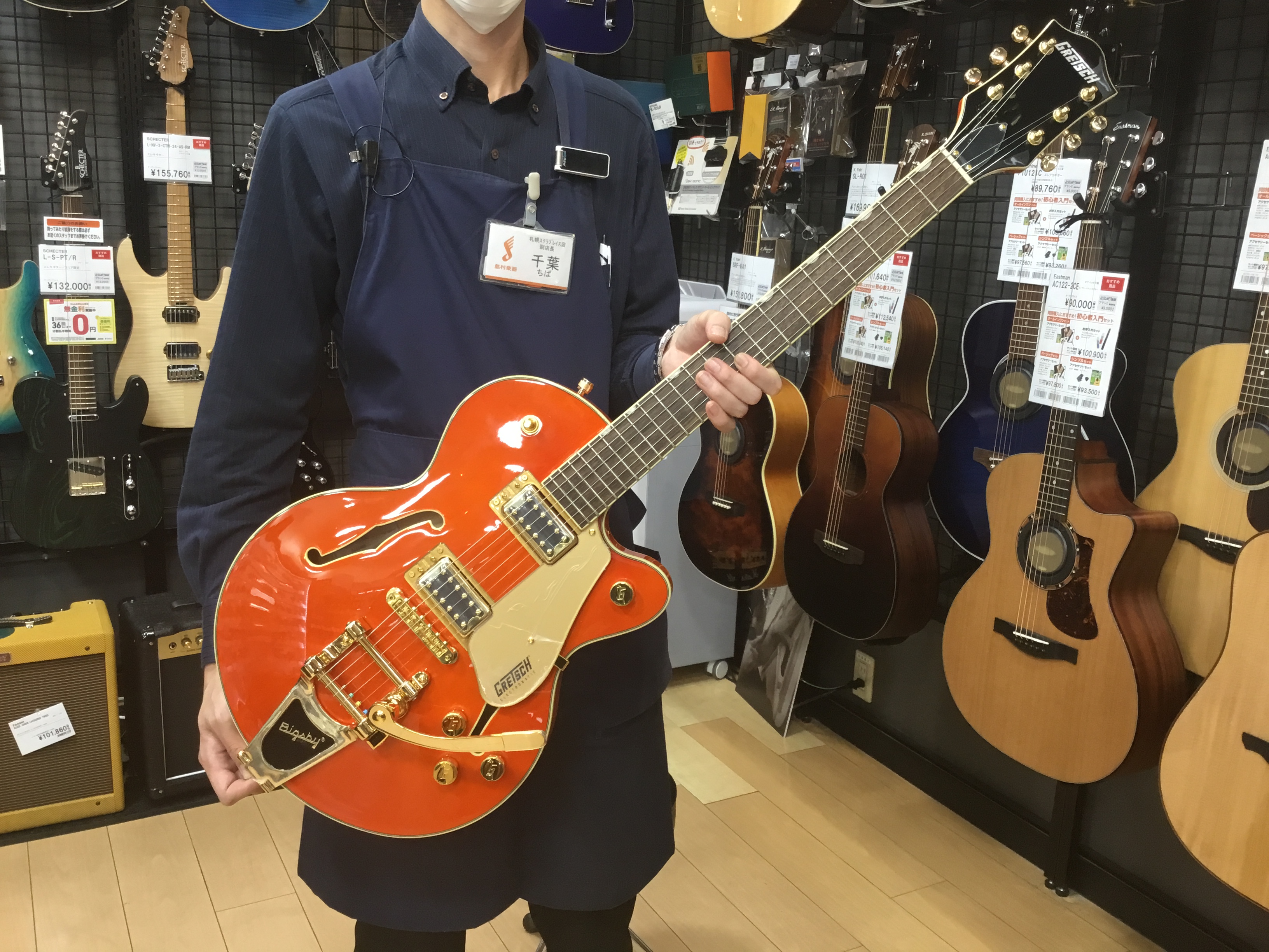 小ぶりで持ちやすくカッコいいG5655TGのグレッチらしいこのカラーが入荷しました。 ネックの杢目も綺麗です。ご来店お待ちしてまーす エレキギター担当 千葉