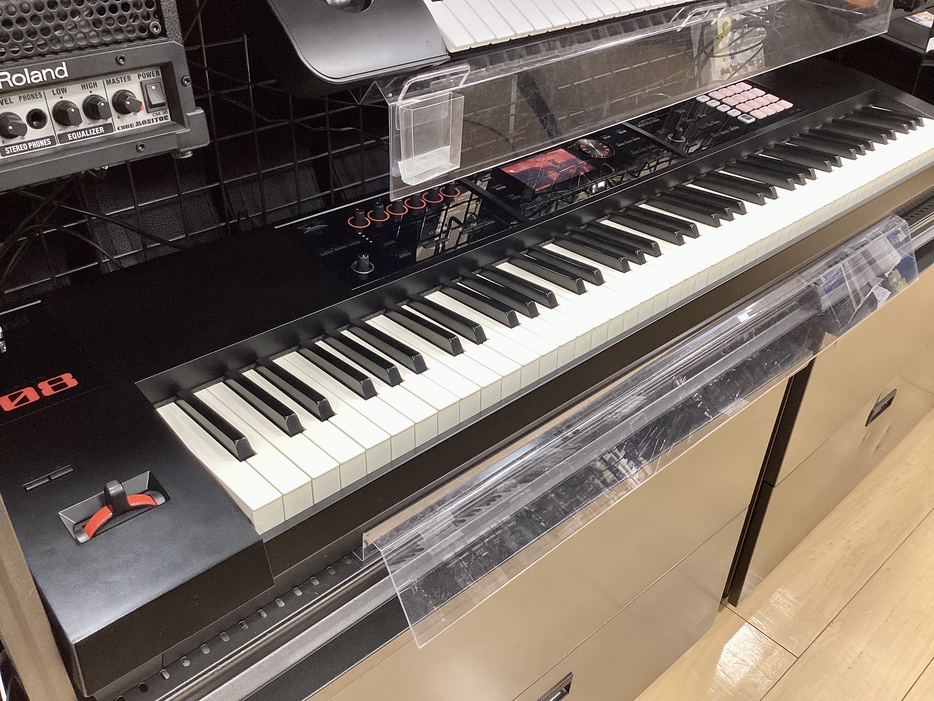 シンセサイザーRoland/FA-08