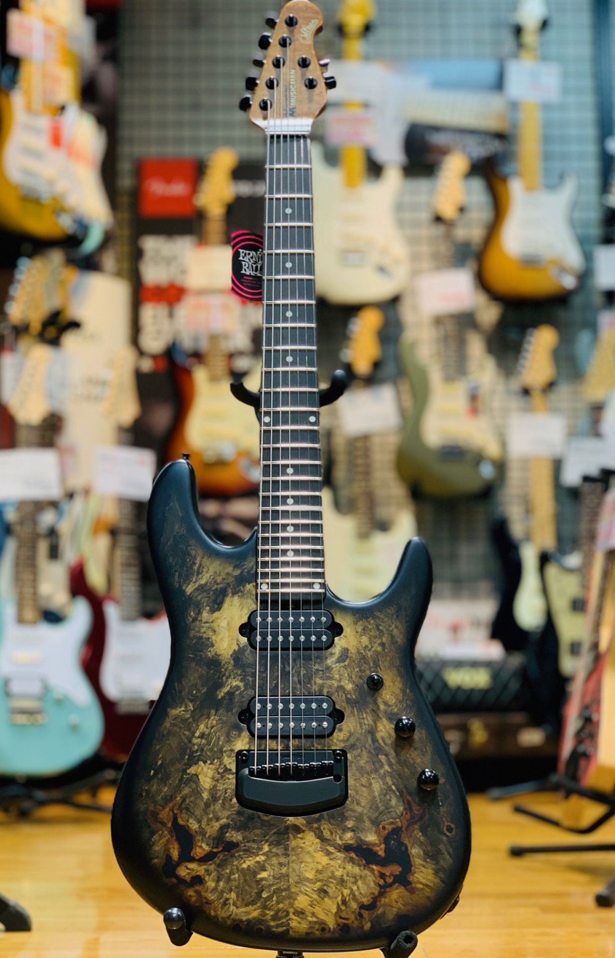 *【10/31更新　新入荷】 **MUSIC MAN Jason Richardson 7-string Cutlass **担当者より 超レアなモデルが入荷しました・・・。国内入荷30本限定のJason Richardsonシグネイチャーモデルです！各個体トップの杢目に個性がありますので、ぜひ気に […]