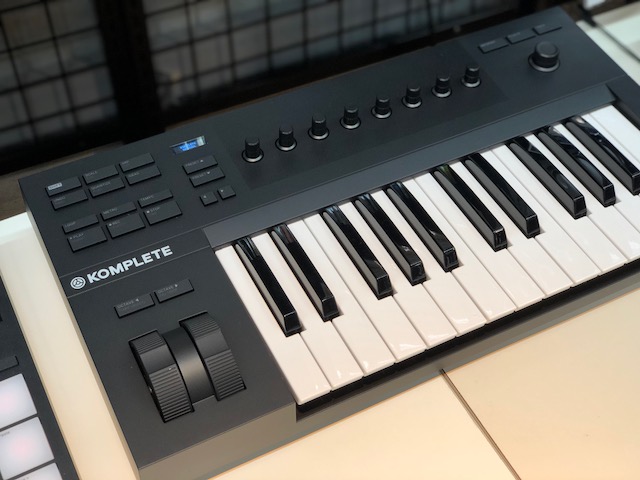 【新着入荷情報】MIDIキーボードKOMPLETE KONTROL A25入荷！