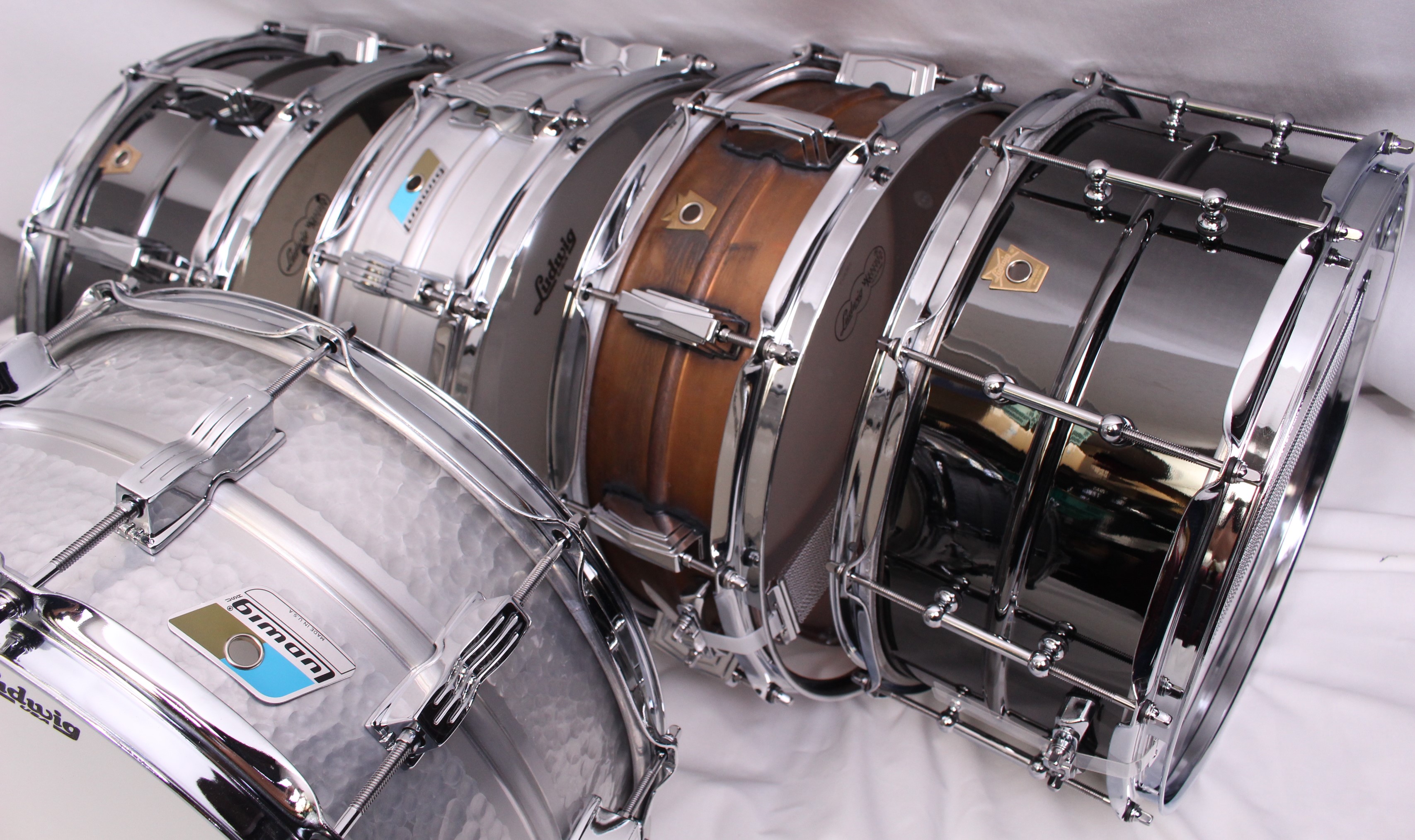 CONTENTSスネアドラム選びは札幌パルコ店へラディック（Ludwig)スネアドラム　多数展示中只今展示中ラインナップソフトケースプレゼント中島村楽器のドラムメンテナンス「ドラムエイド」「ドラムヘッド交換プラン」担当スネアドラム選びは札幌パルコ店へ 札幌パルコ店のスネアドラムコーナーは約50台の品 […]