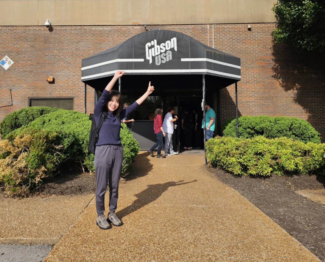 皆さんこんにちは！札幌パルコ店の坂口です。 4月にGibson Nashvilleファクトリーを訪問してきましたので、その様子をみなさまにお届け致します！ 今回は弊社のギターバイヤー 今井と「別室 野原のギター部屋」でお馴染みの新宿店 野原と一緒に行ってまいりました。 CONTENTSNashvil [&hellip;]