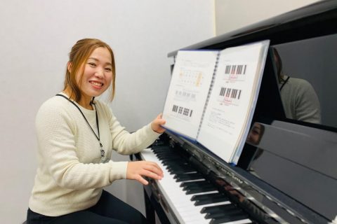 スタッフ写真 ピアノインストラクター・ピアノアドバイザー・音楽教室アドバイザー 前田