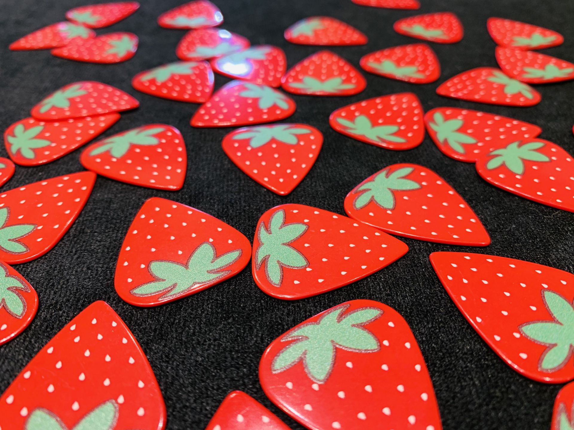 [tel2::0956-42-0220] *D-PICK STRAWBERRY1.0 美味しそう！苺柄のティアドロップピック！ 【Daiking Corporation】の【D-PICK STRAWBERRY1.0　ピック】が当店に入荷しました！]]ピックコーナーに設置してます！]]ぜひお気軽にご来 […]