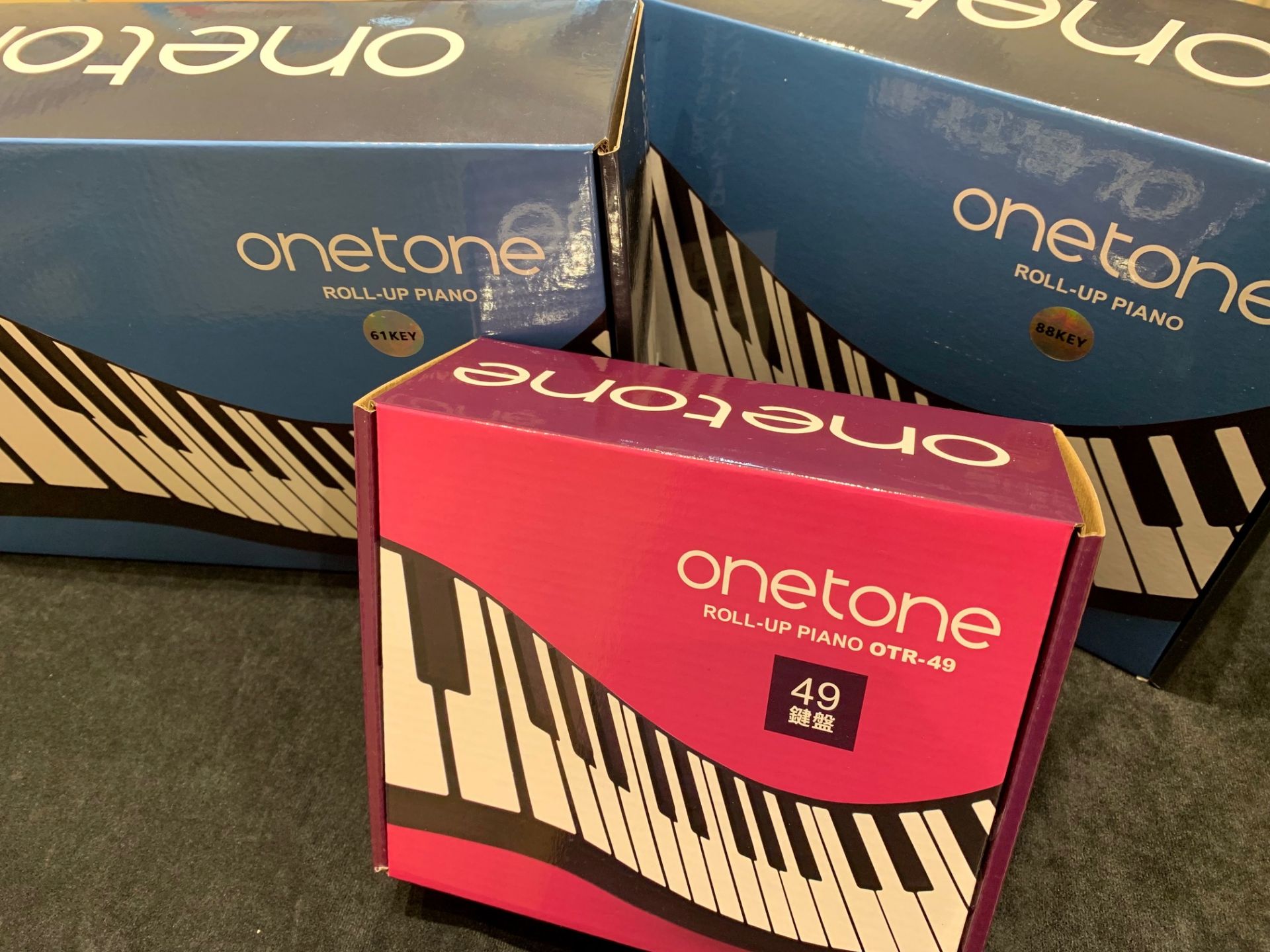 【ロールアップピアノ】49・61・88鍵盤の巻けるロールアップピアノ「one tone OTRシリーズ」が入荷致しました！