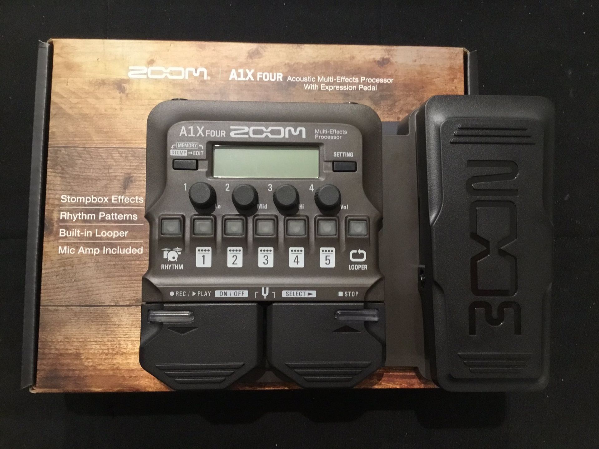 人気絶頂 『美品』zoom A1X FOUR ズーム マルチエフェクター