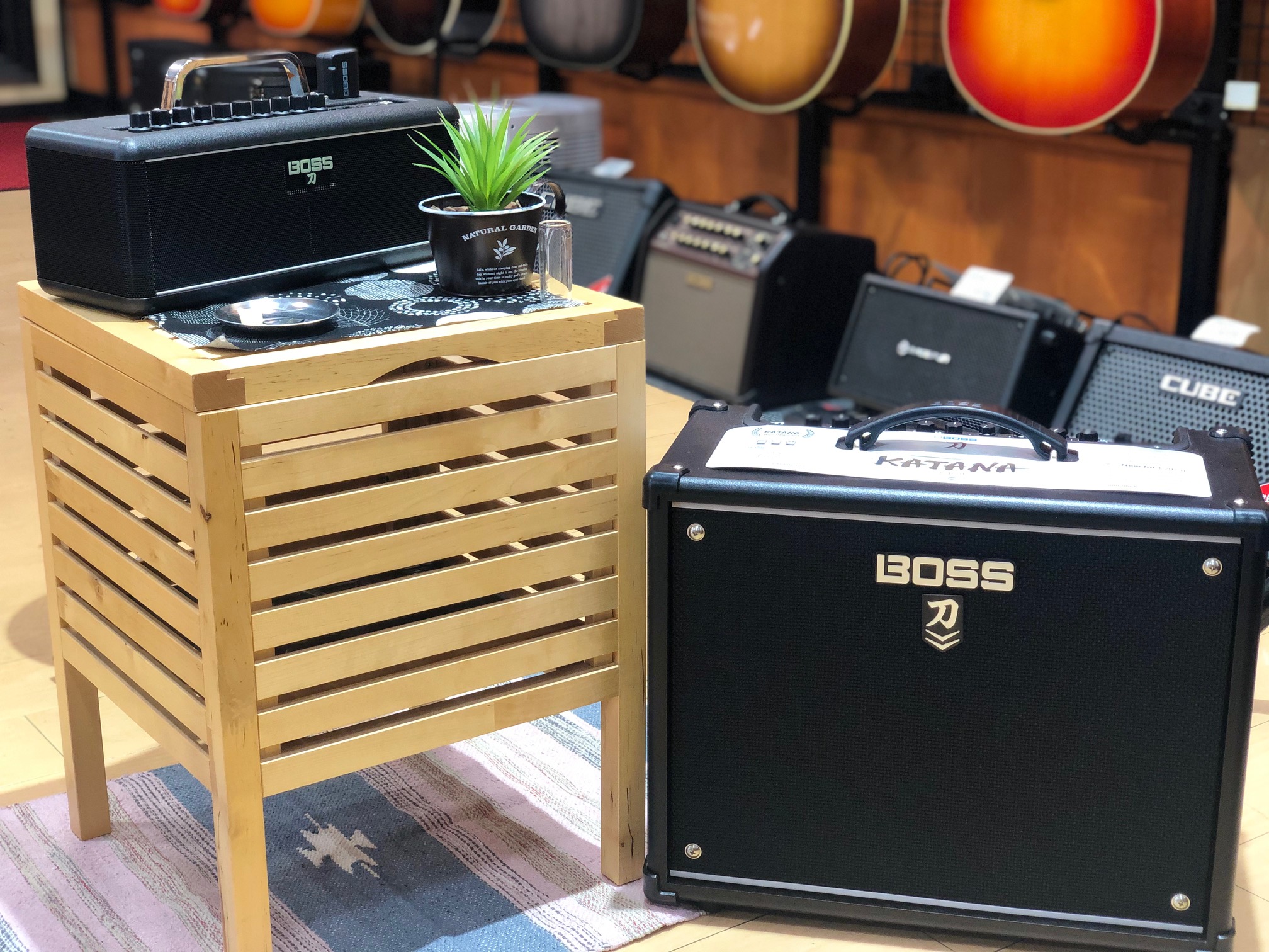 *BOSS KATANA-50 MkII 刀シリーズ コンボアンプ 50W 【ボス KATANA50MkII】 **進化し続けるギター・アンプの新定番 BOSS 刀シリーズ KATANA-50 MkII |*ブランド|*型名|*販売価格（税込）| |BOSS|KATANA-50 MkII|[!￥27 […]