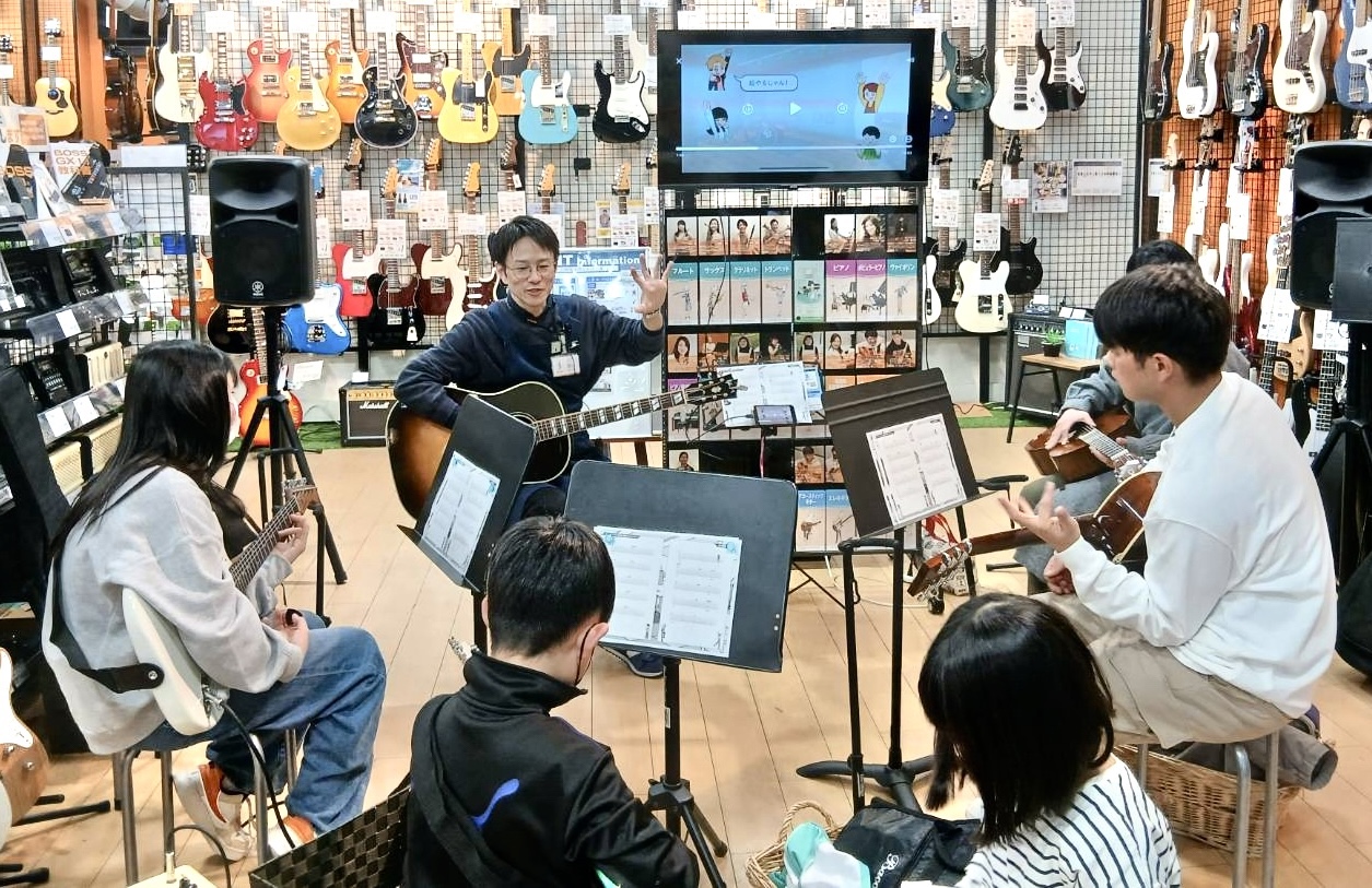 佐世保店ギター上級アドバイザー＆イベント担当：岡山