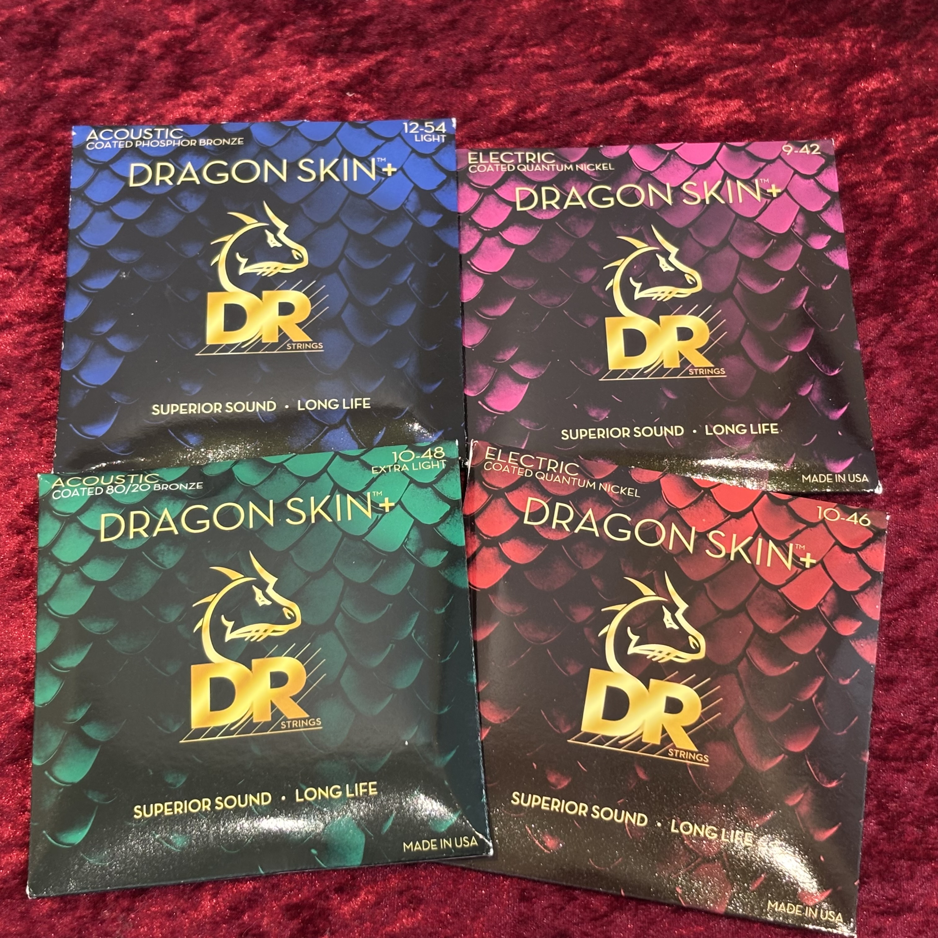 CONTENTSDRAGONSKIN+（ドラゴンスキン・プラス）の魅力圧倒的なコストパフォーマンス！島村楽器の弦交換お問合せDRAGONSKIN+（ドラゴンスキン・プラス）の魅力 DRAGONSKIN+は、DR独自の技術を集約した次世代のコーティング弦です。従来のコーティング弦の弱点だった「手触りの [&hellip;]