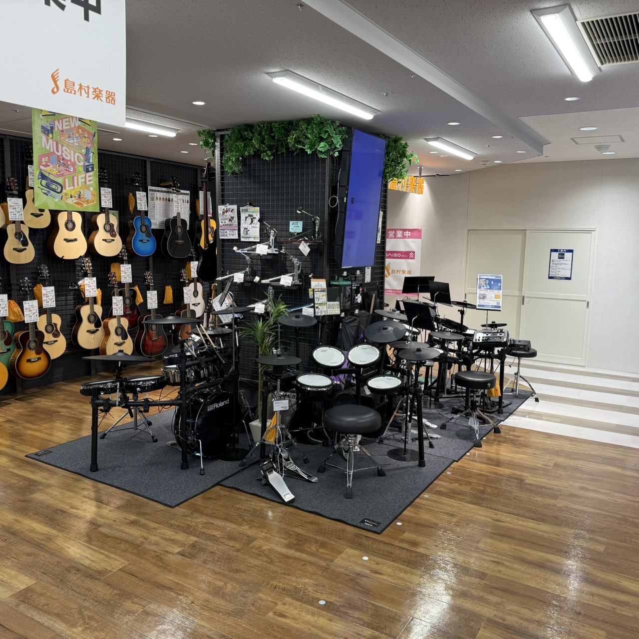 聖蹟桜ヶ丘店では人気モデルやオススメの電子ドラムを価格帯別に取り揃えております。試奏も可能ですので、実際に触って叩いていただき感触や音色を体感して頂けます。また、全く触った事が無い方でもスタッフが使い方、選び方をお教えいたします。是非ともお気楽に足をお運びください。 CONTENTS当店ドラムアドバ […]