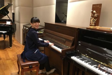 スタッフ写真 アコースティックピアノ、キーボード、楽譜 茂庭