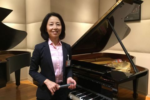 スタッフ写真 調律、クラシックピアノ 伊藤恵子