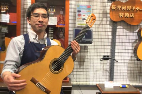 スタッフ写真 副店長、クラシックギター、電子ピアノ 小林純一