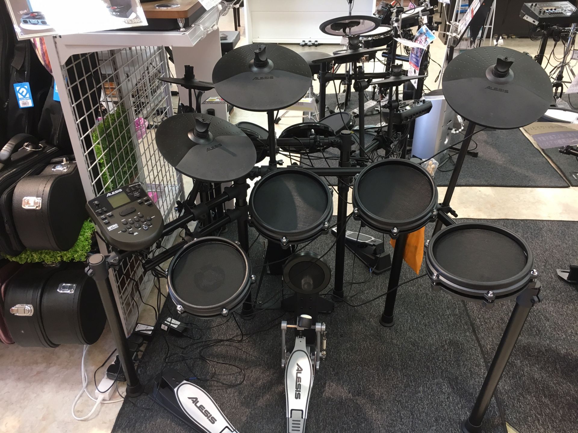 電子ドラム】打面がメッシュヘッドに生まれ変わったALESIS NITRO MESH KITが入荷しました！